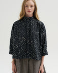 Claudia Shirt, Pois