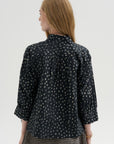 Claudia Shirt, Pois
