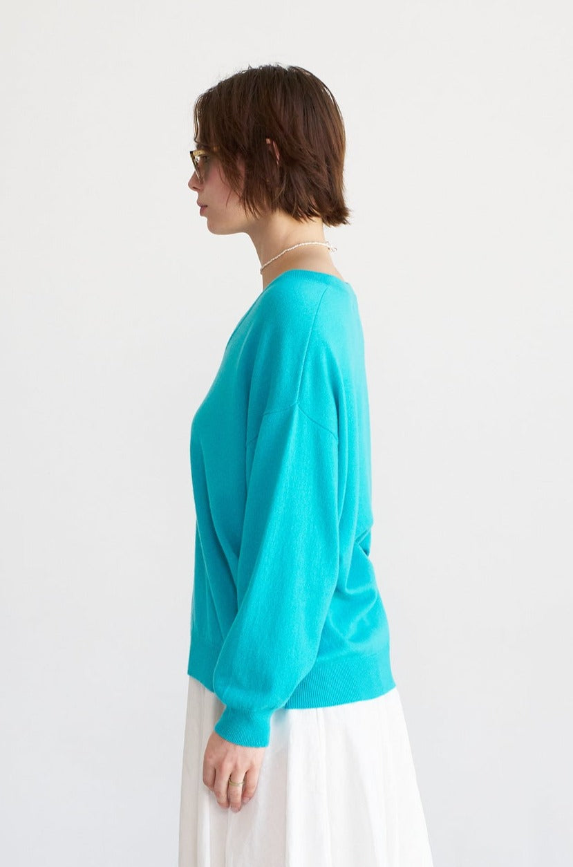BEGG X CO - Jade V-neck Sweater, Tropical Blue