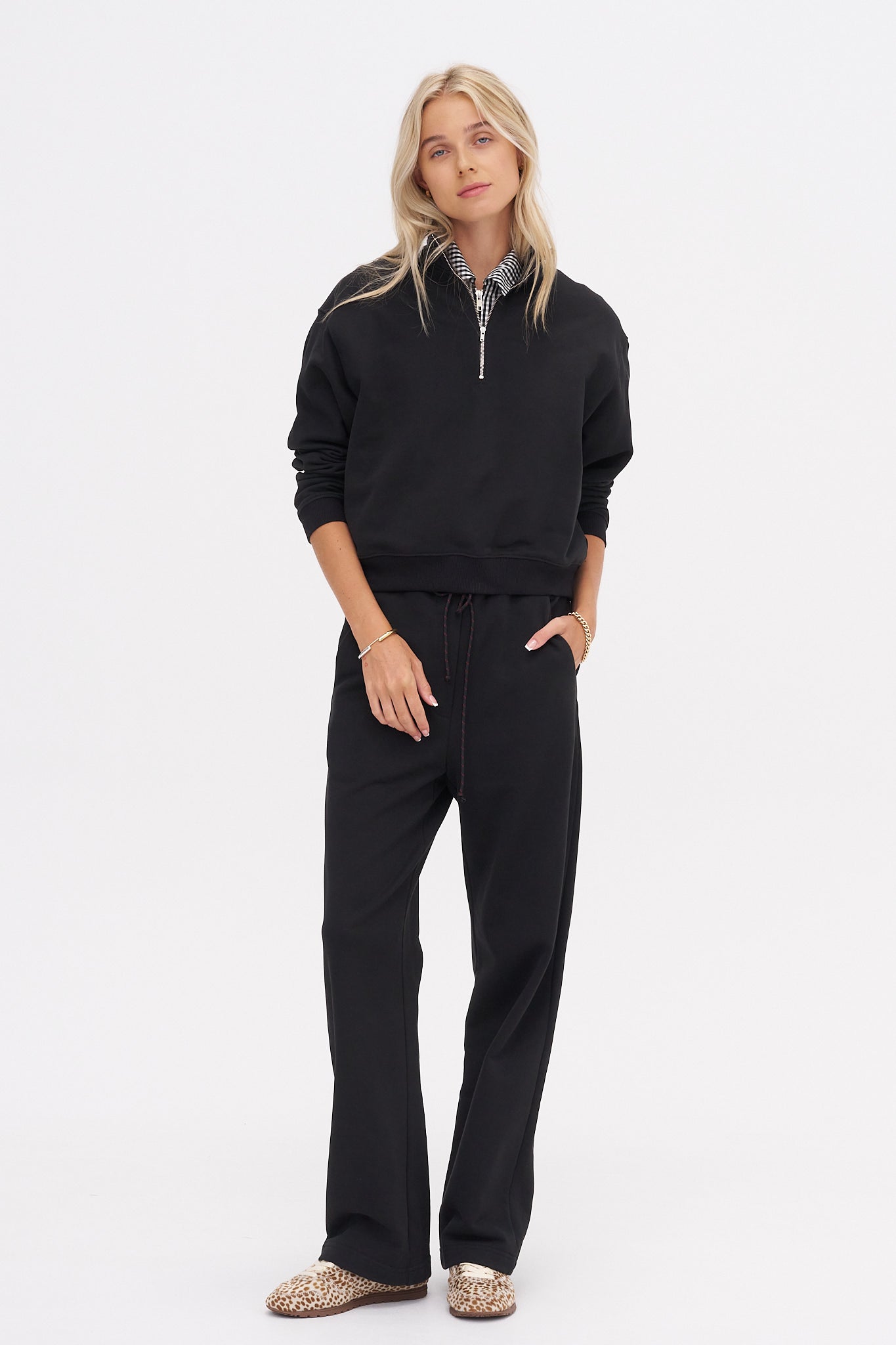【MODERNIF】One Tuck Double Layer Bermuda Sweatpants double-layered standard sweatpants - Black | Weekday WW