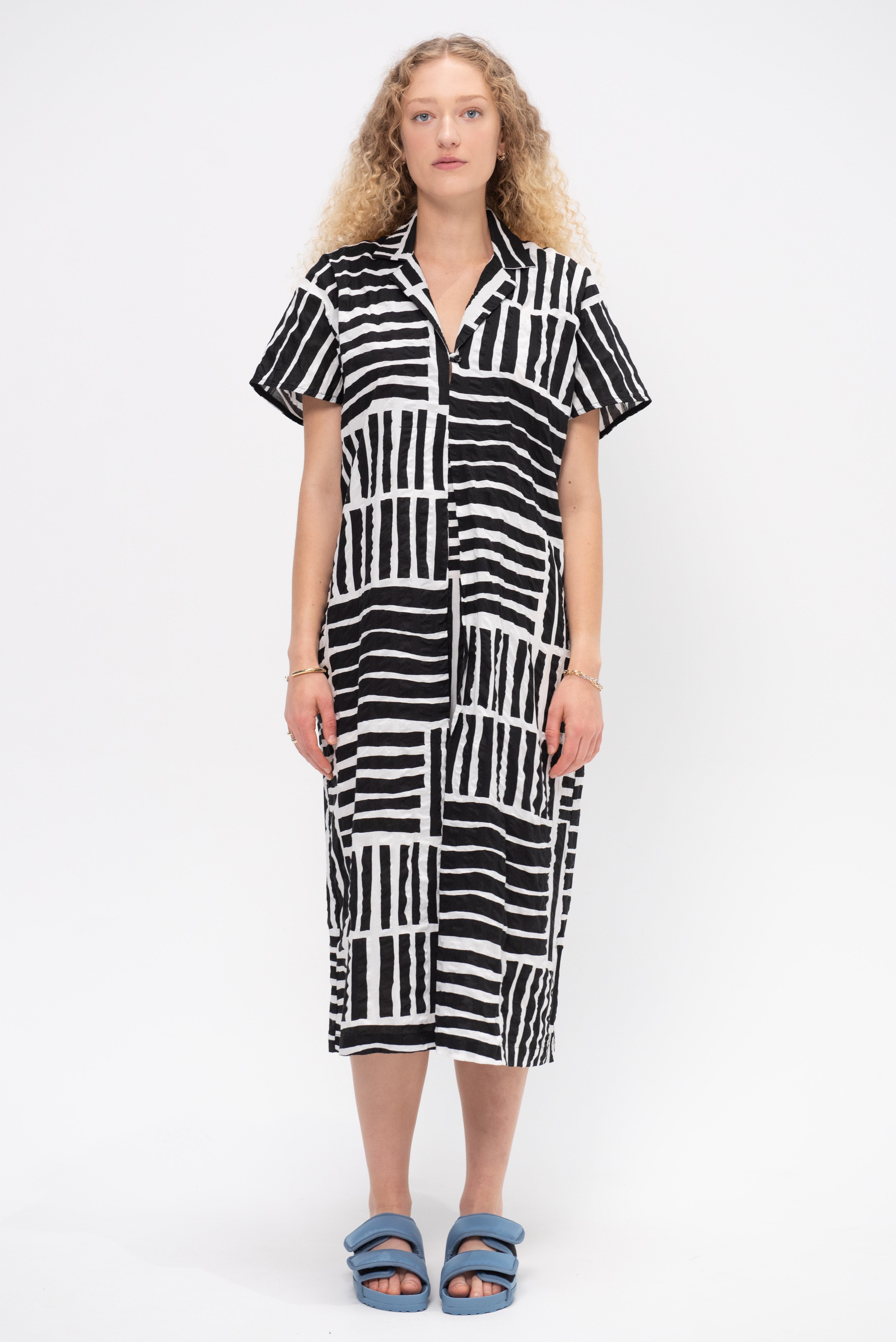Black Crane Narrow Kite Dress, Print Black – Kick Pleat