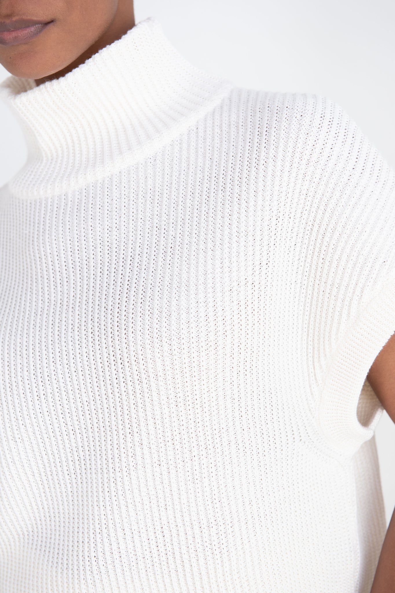 DUŠAN - Turtleneck Sleeveless Sweater, White