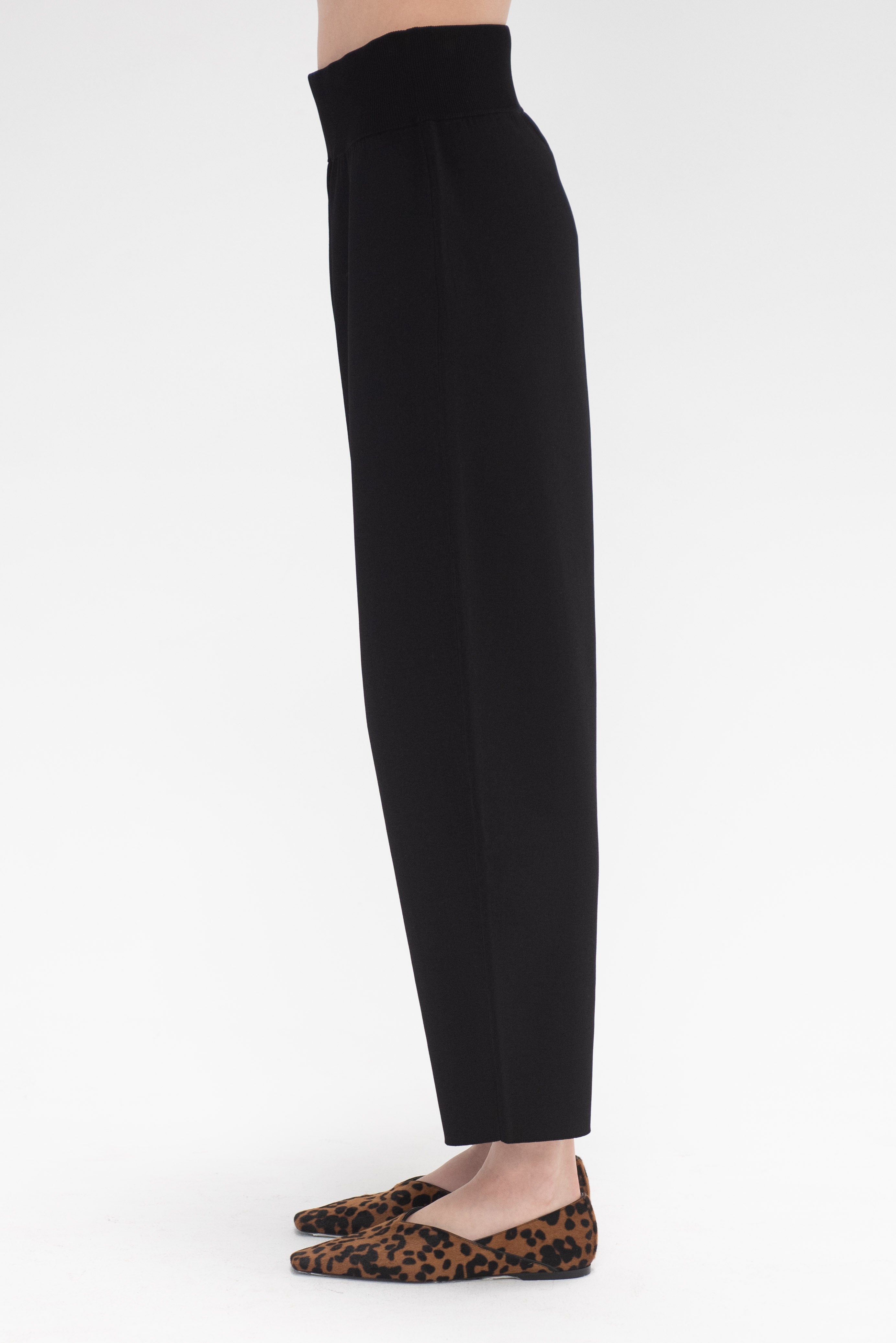 Studio Nicholson Moura, Black Kick Pleat