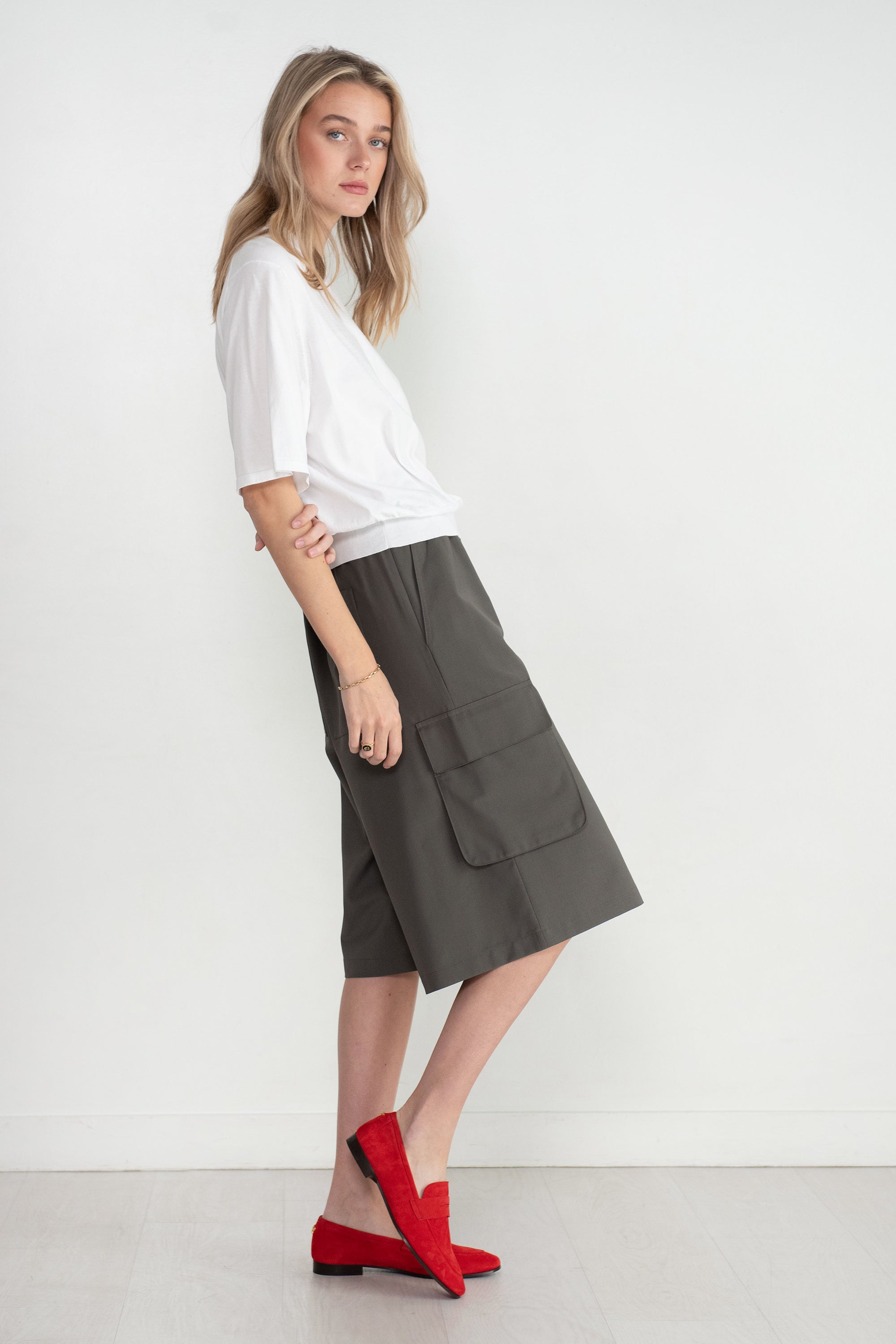 TIBI - Tropical Wool Relaxed Cargo Short, Dark Stone