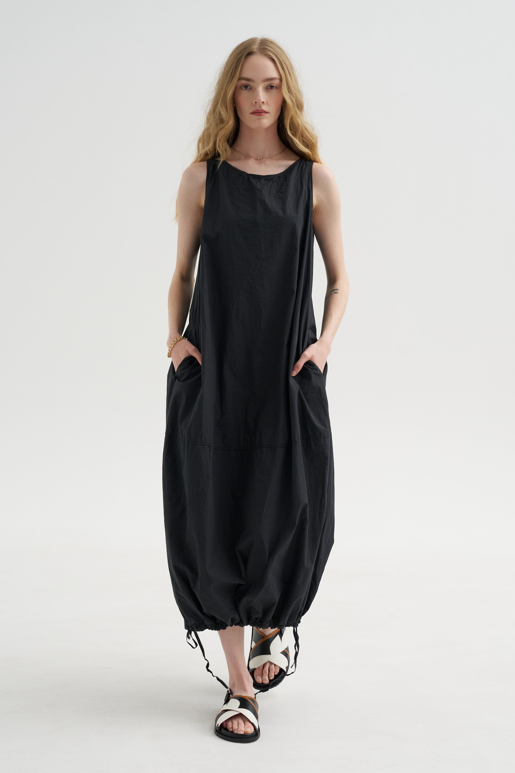 Sleeveless Balloon Dress, Black – Kick Pleat