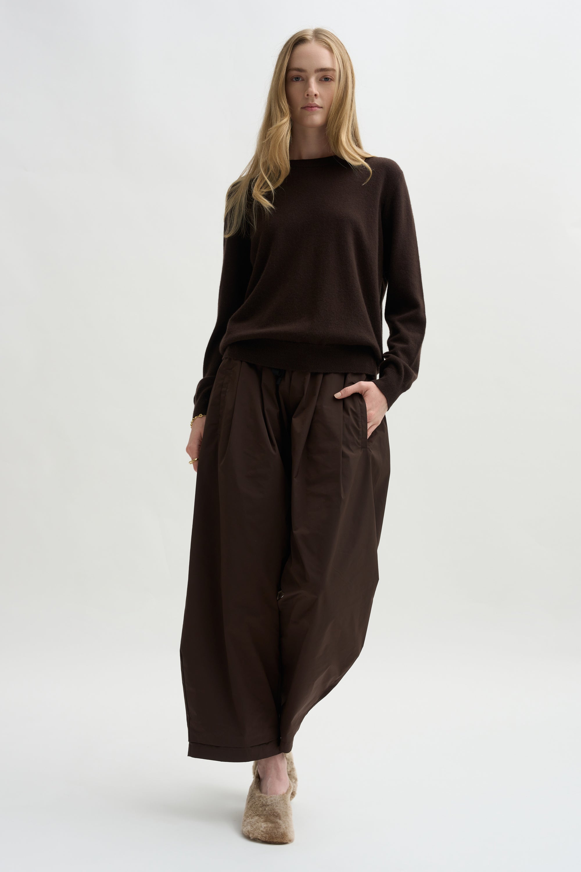 Round-Neck Sweater, Melasse