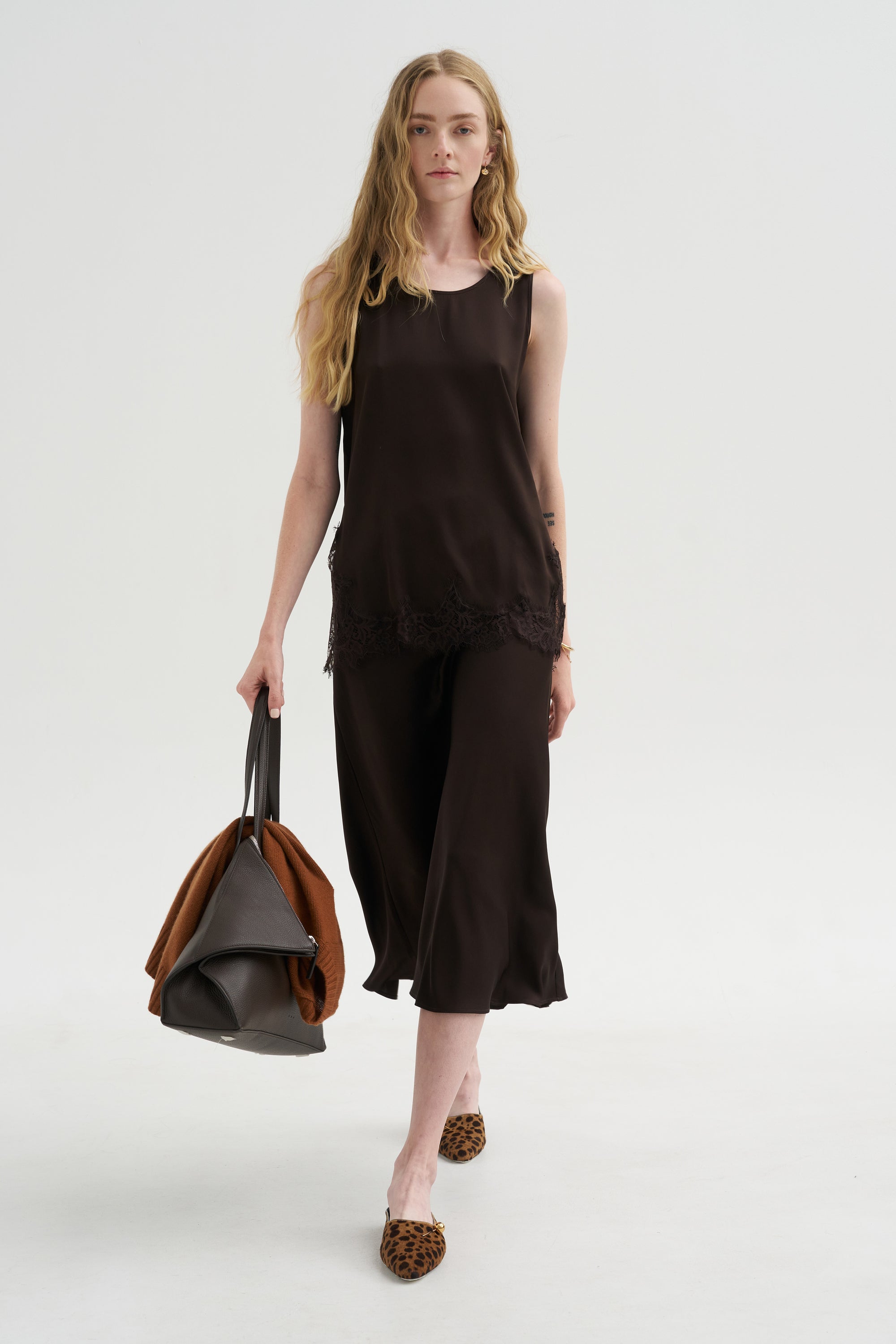 Slip Skirt, Melasse