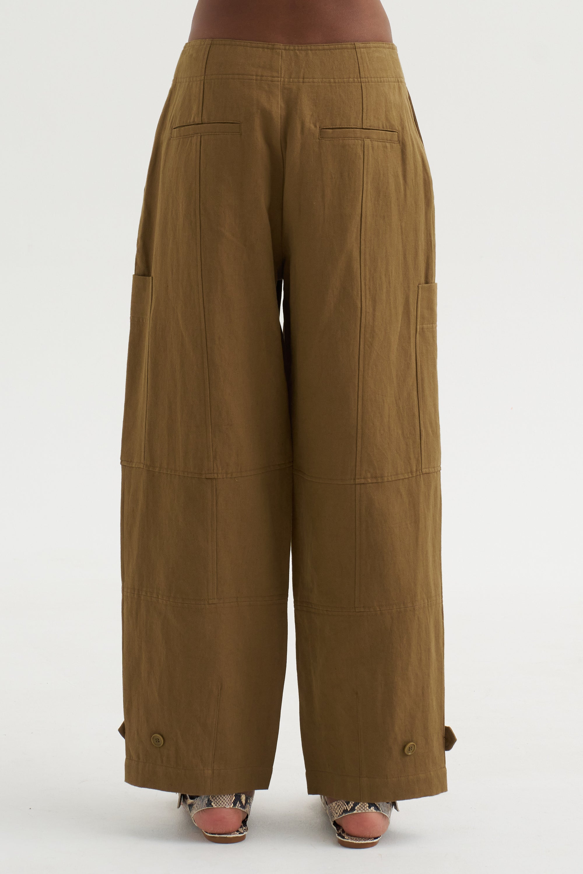 Juna - Mid-Rise Relaxed Cargo Pant, Tobacco