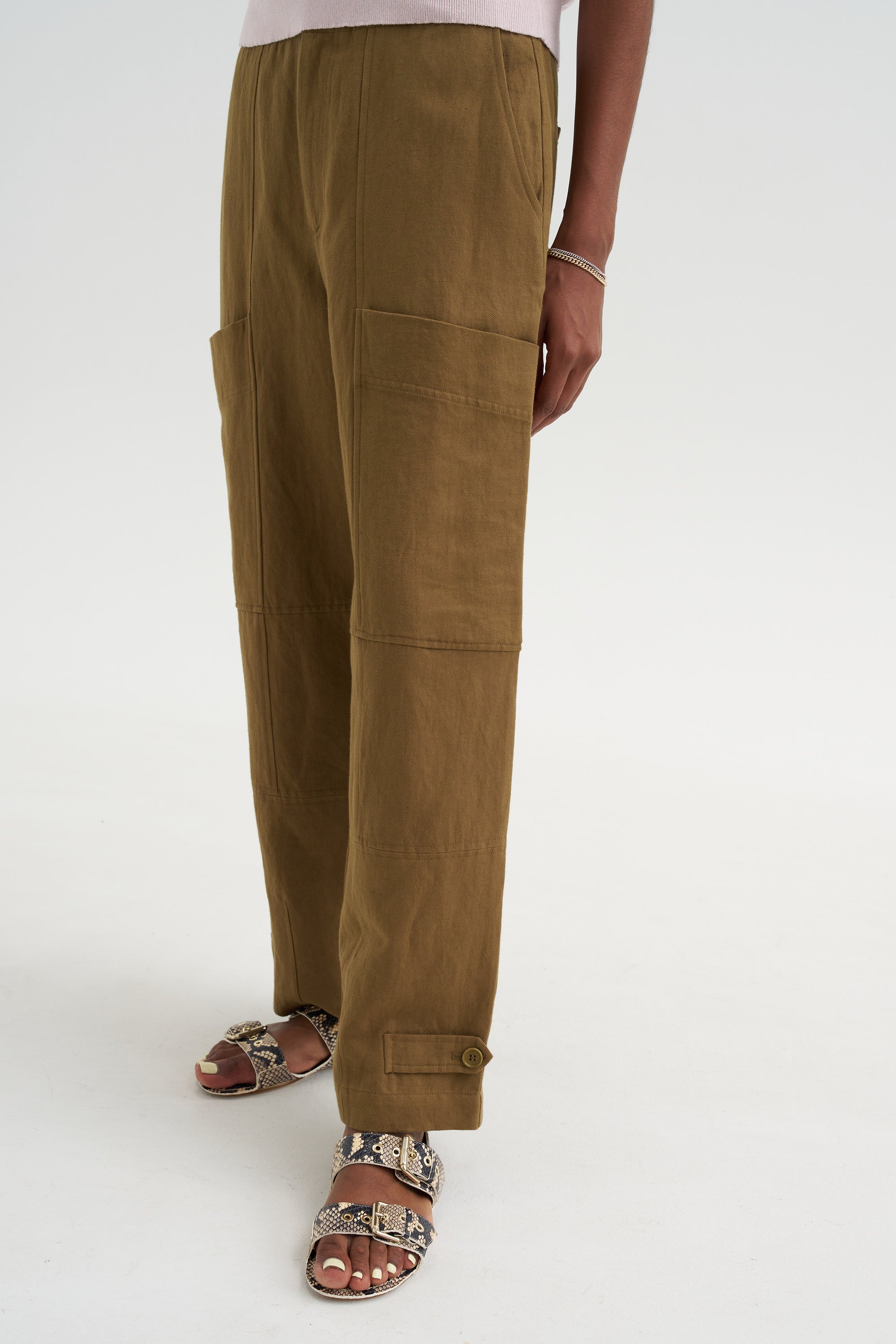 Juna - Mid-Rise Relaxed Cargo Pant, Tobacco