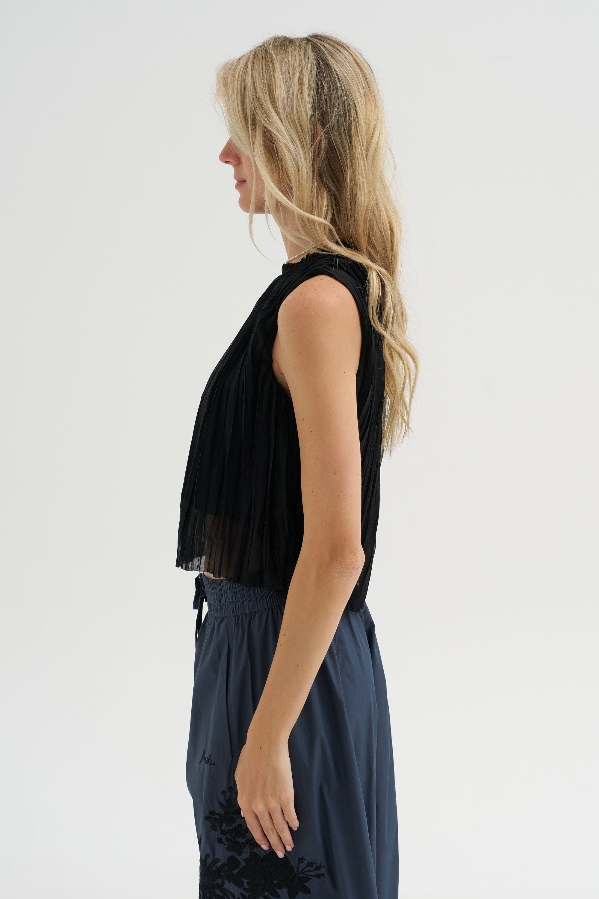 Random Pleats Chiffon Crop Tank, Black