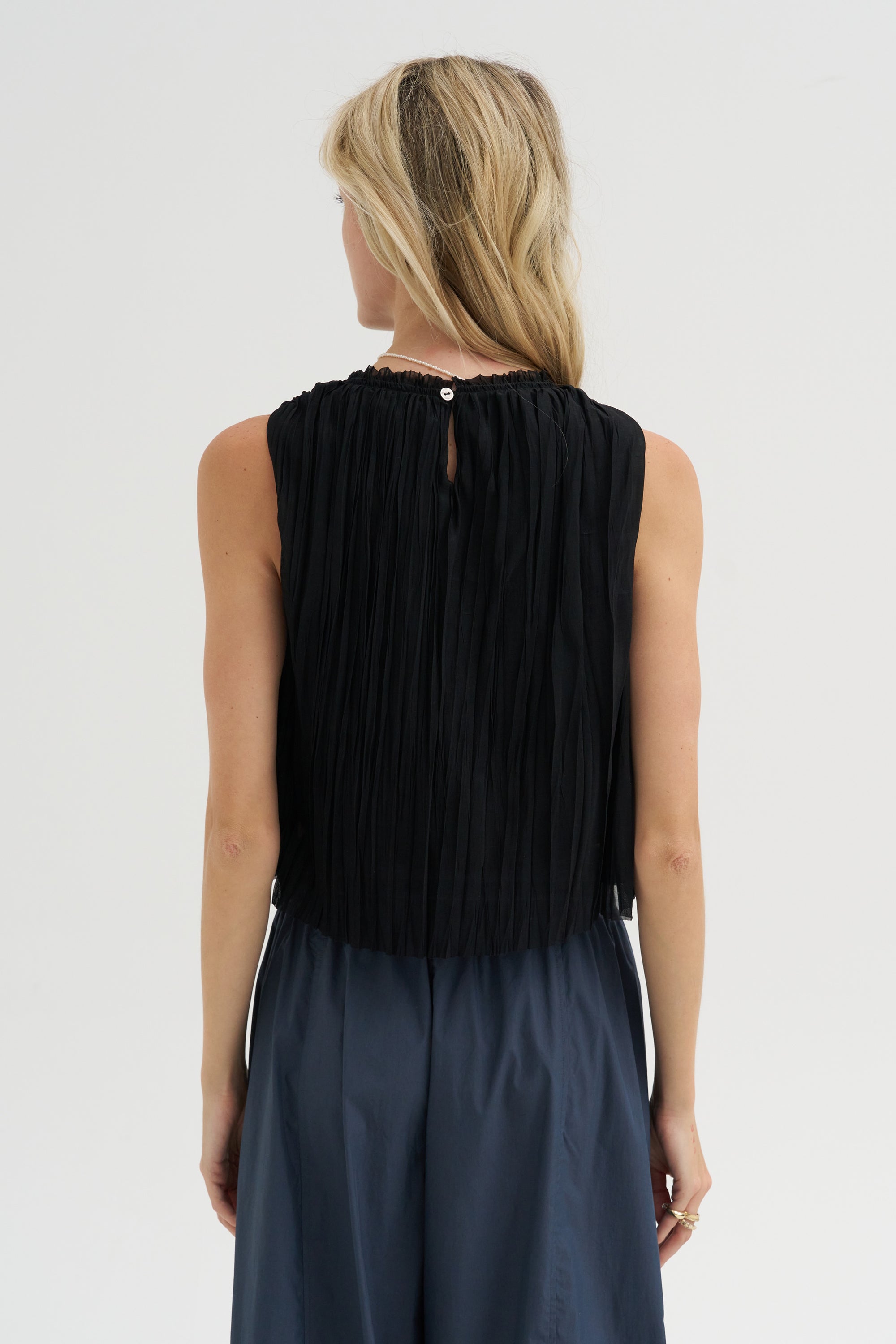 Random Pleats Chiffon Crop Tank, Black