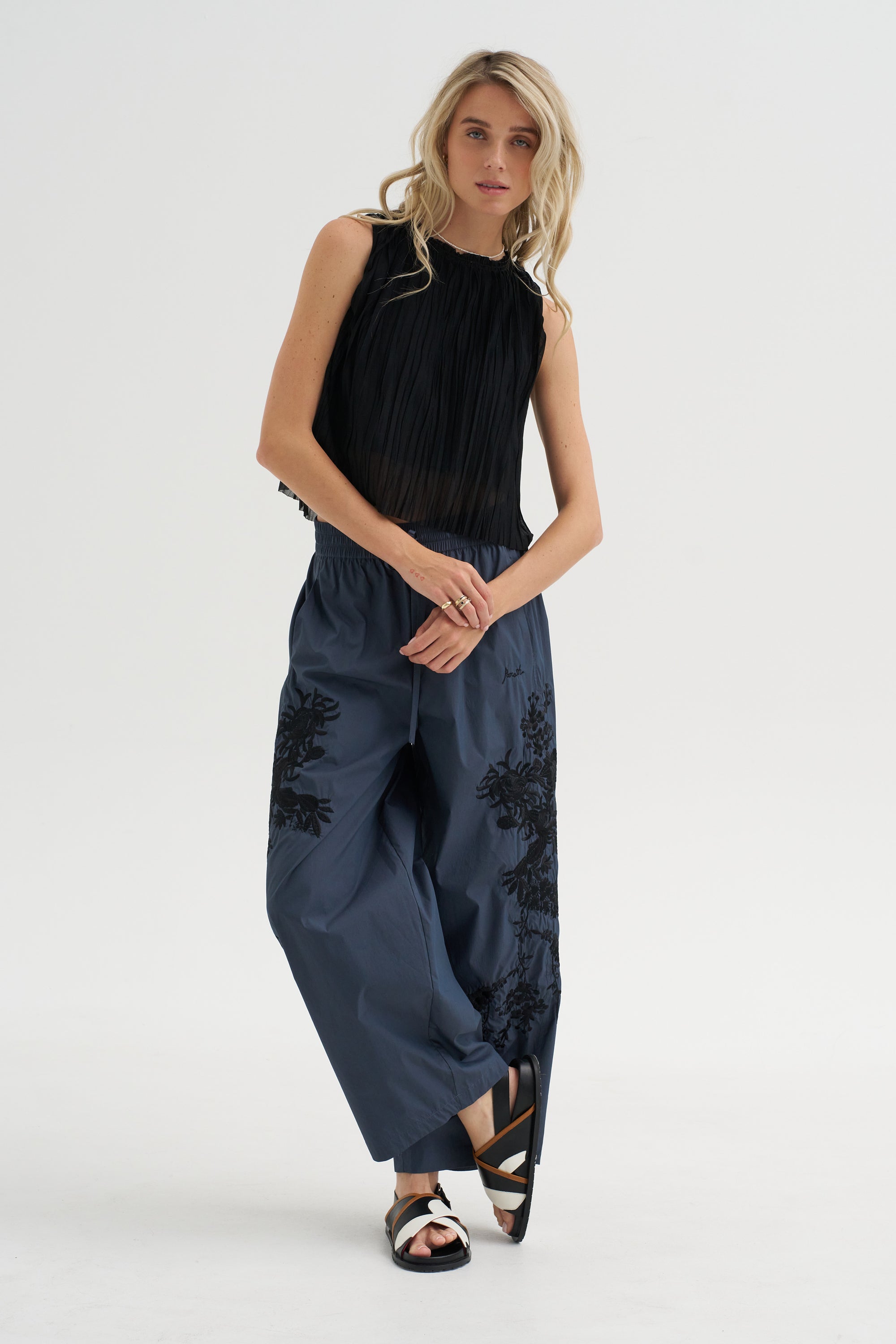 Random Pleats Chiffon Crop Tank, Black