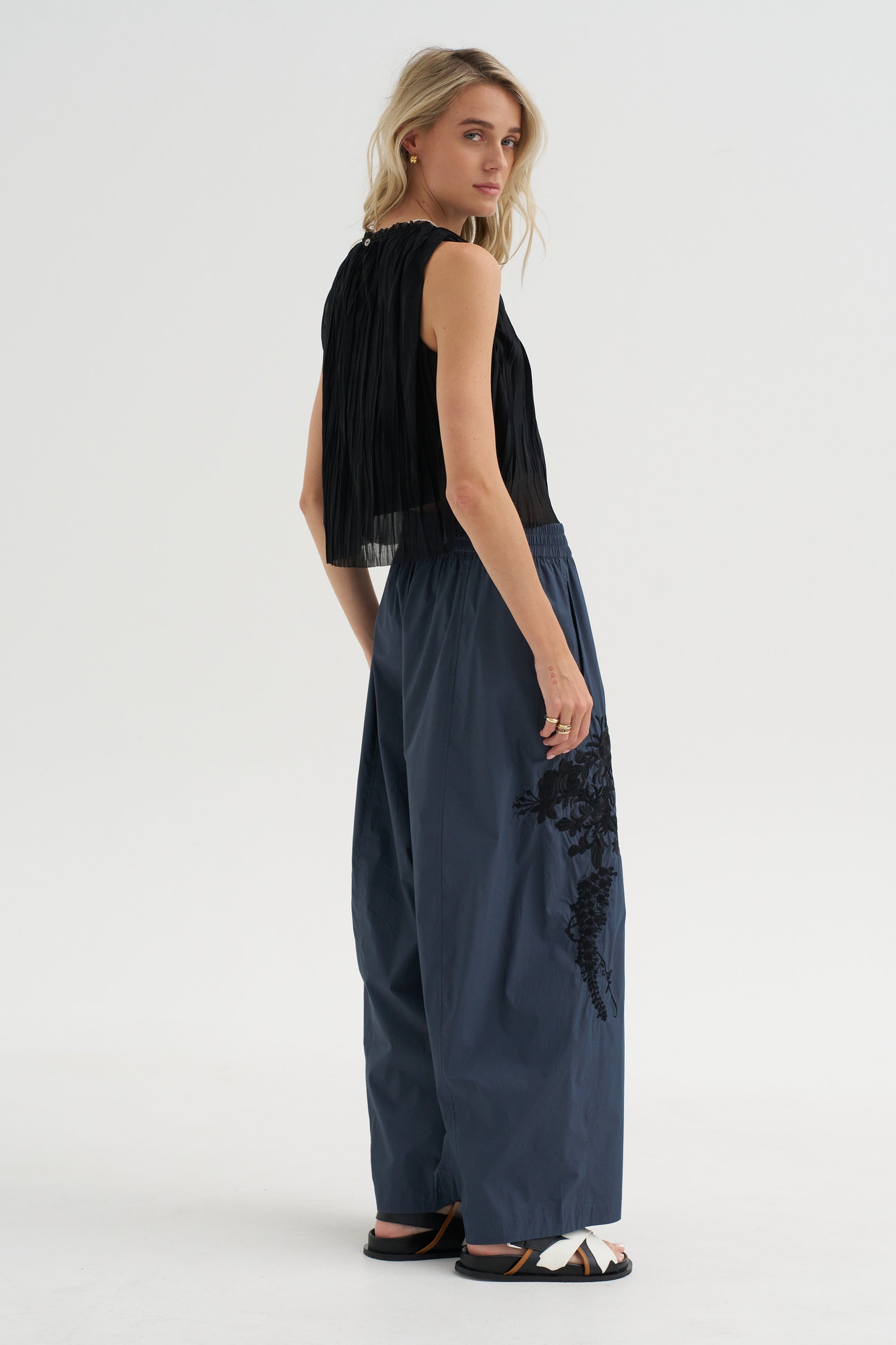 Random Pleats Chiffon Crop Tank, Black