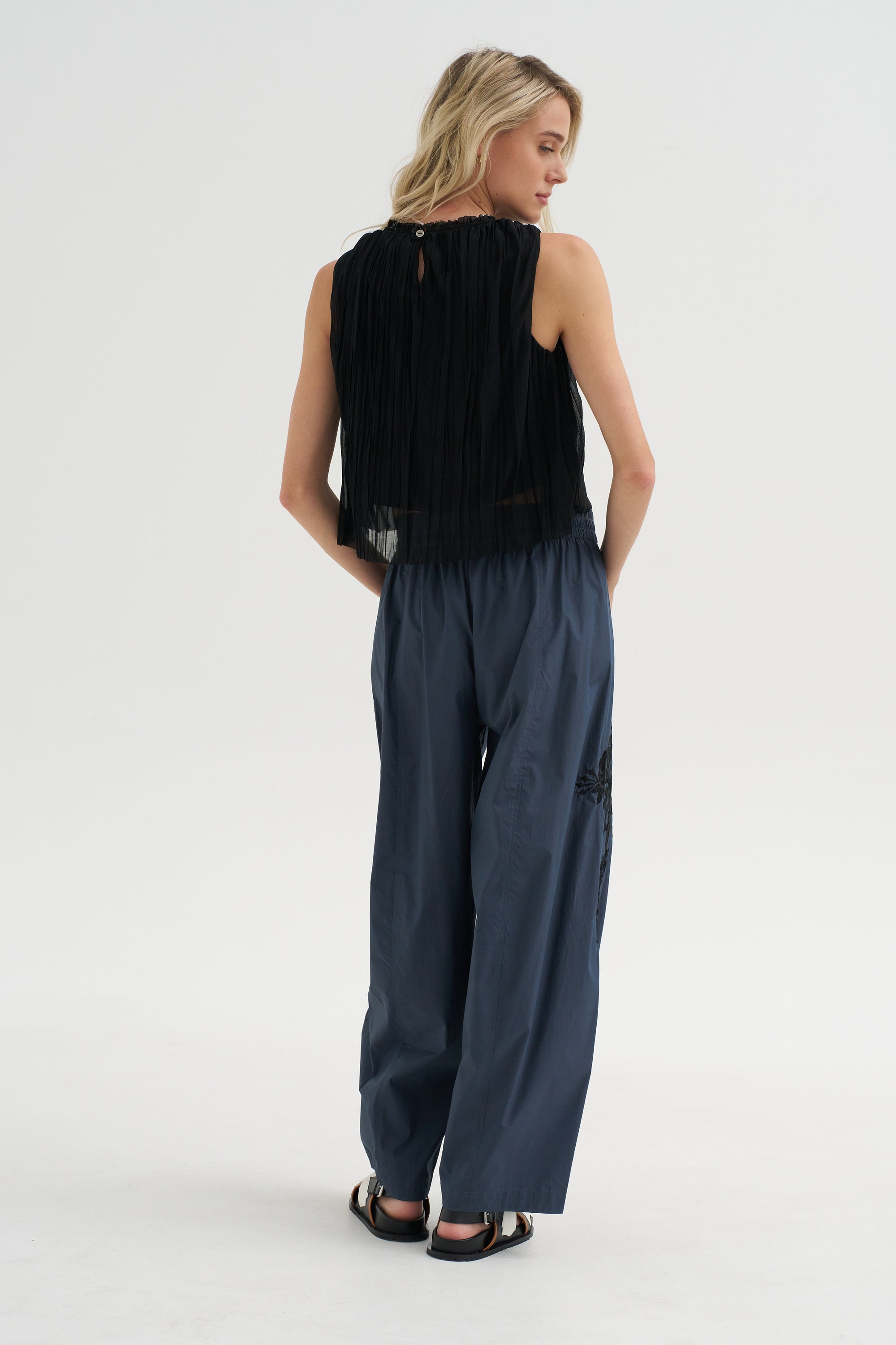Random Pleats Chiffon Crop Tank, Black