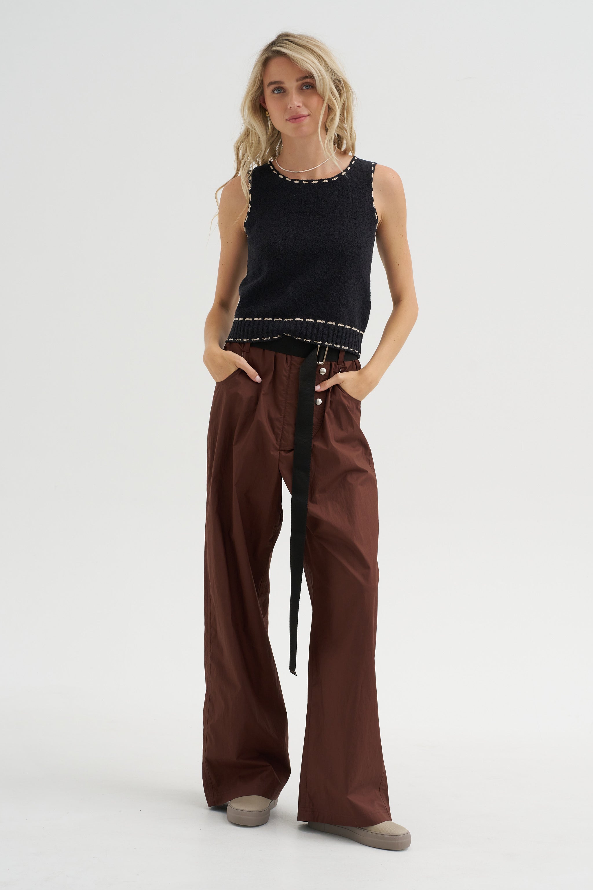 Romy Top, Black & Tan – Kick Pleat