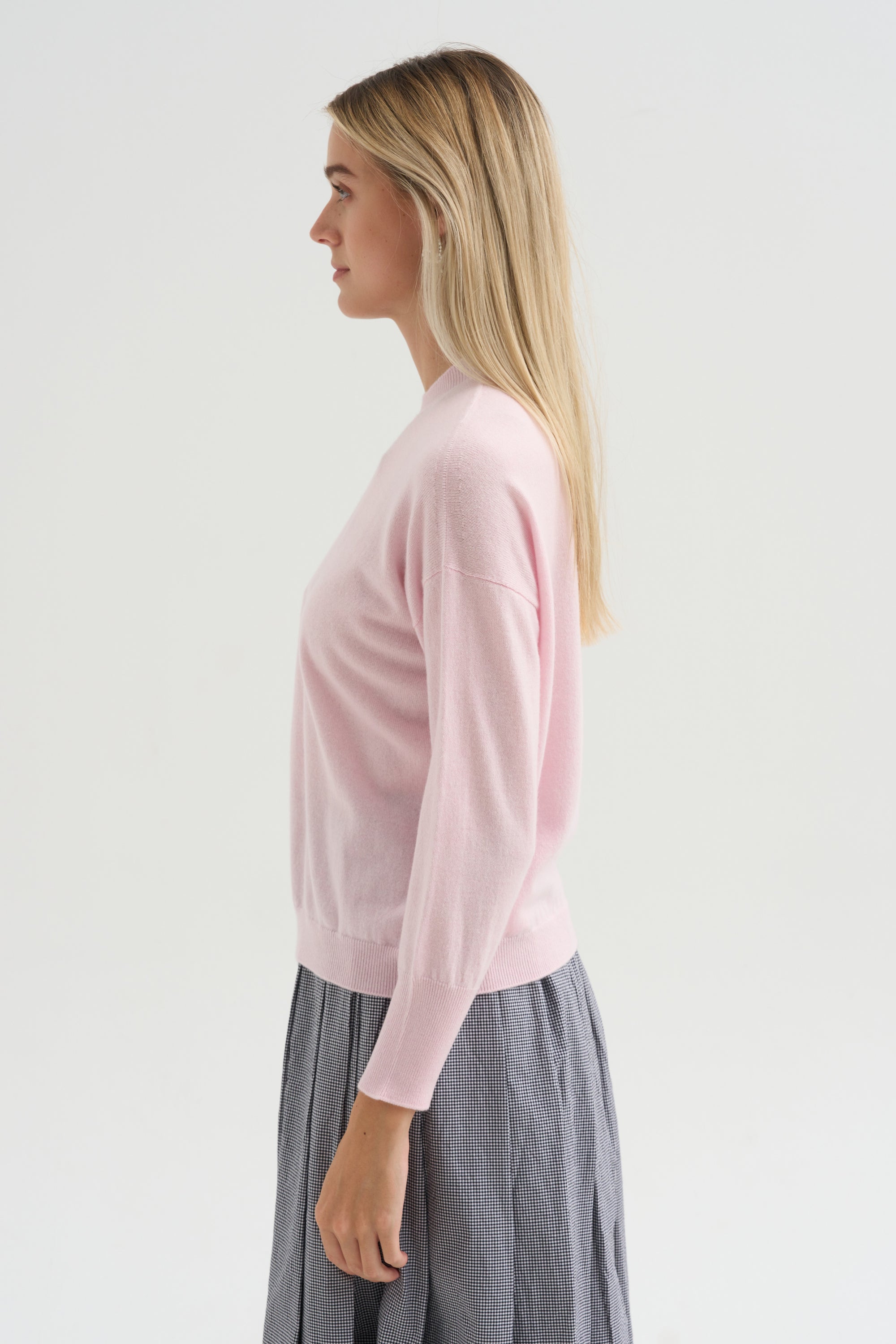 Rina Pulli, Pink