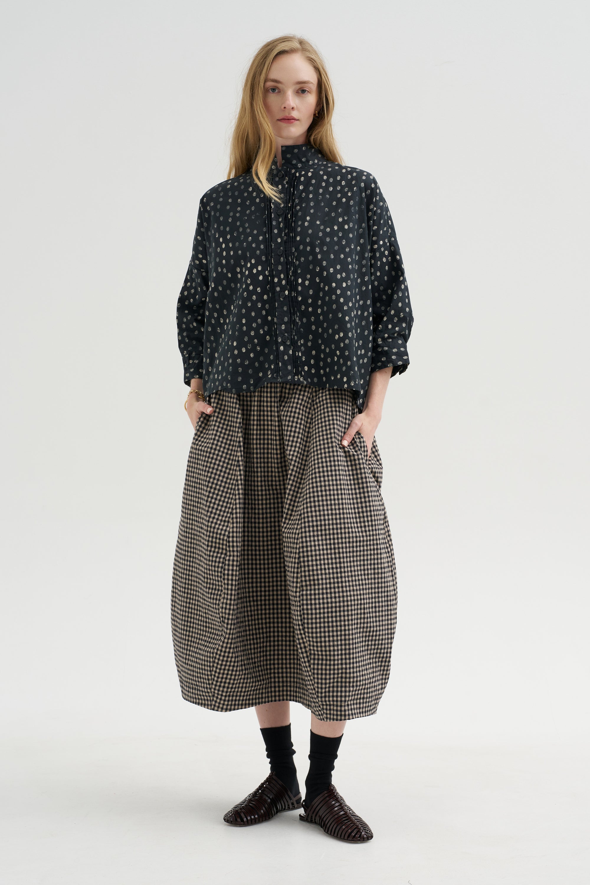 Claudia Shirt, Pois