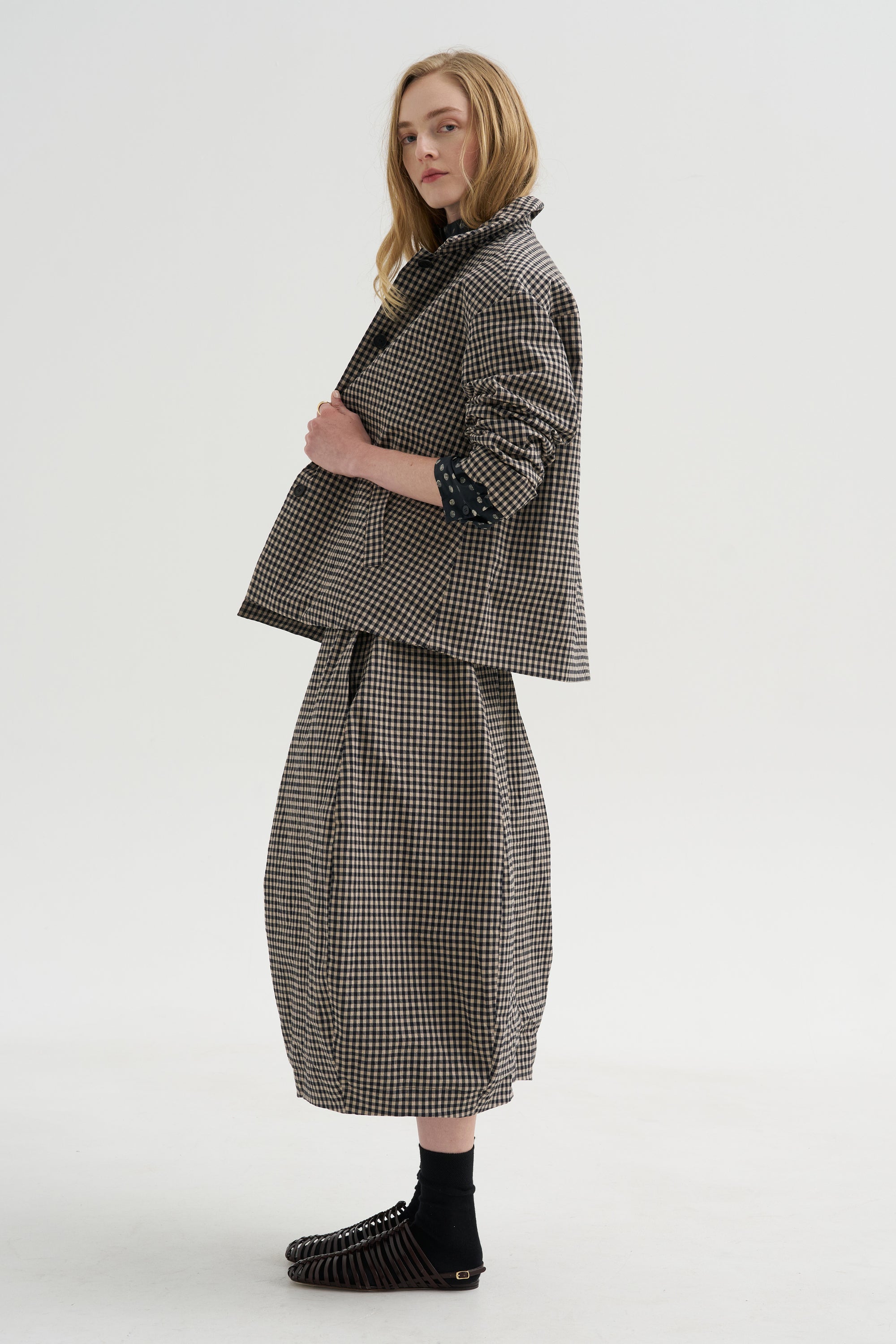 Claudia Shirt, Pois