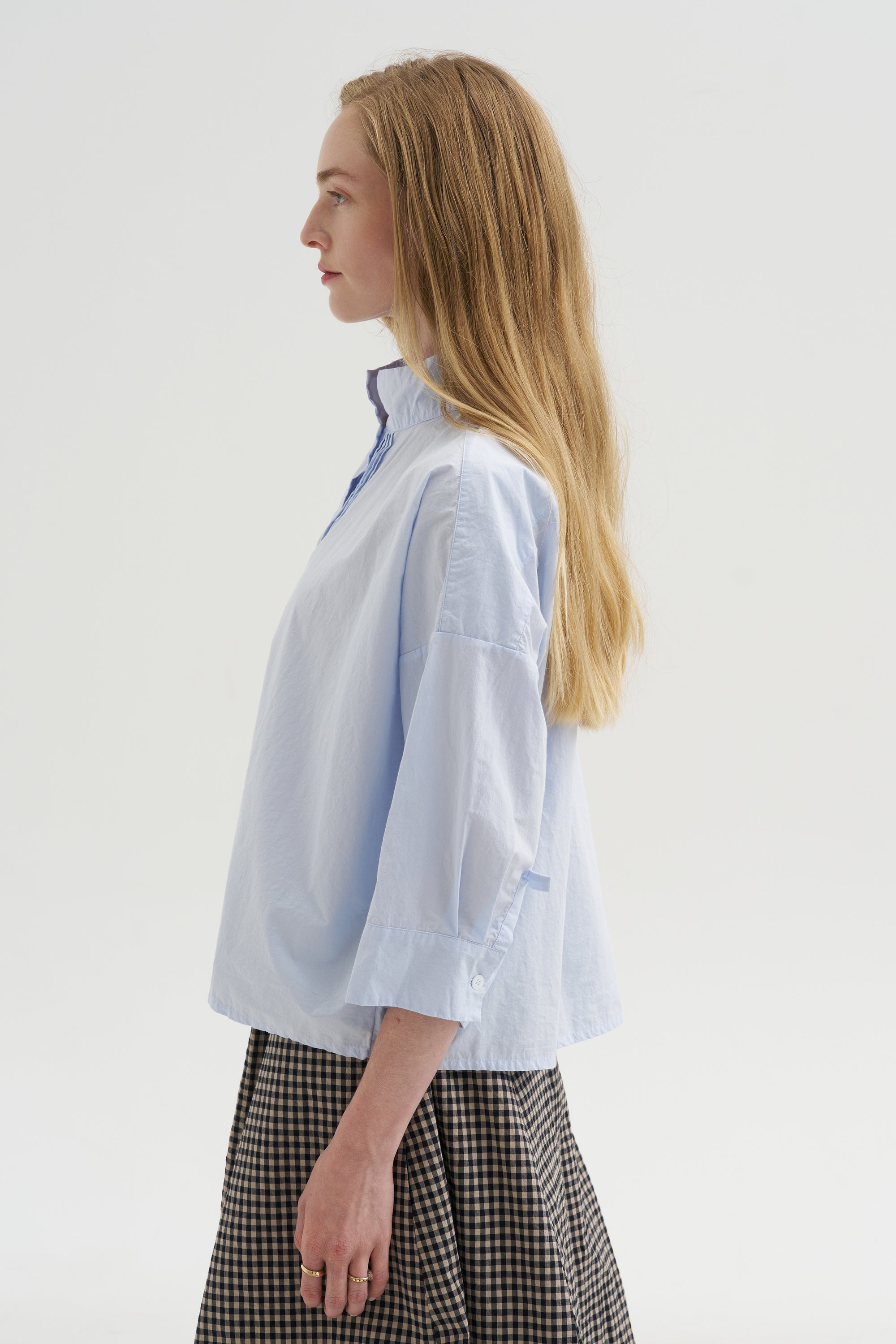 Claudia Shirt, Azur