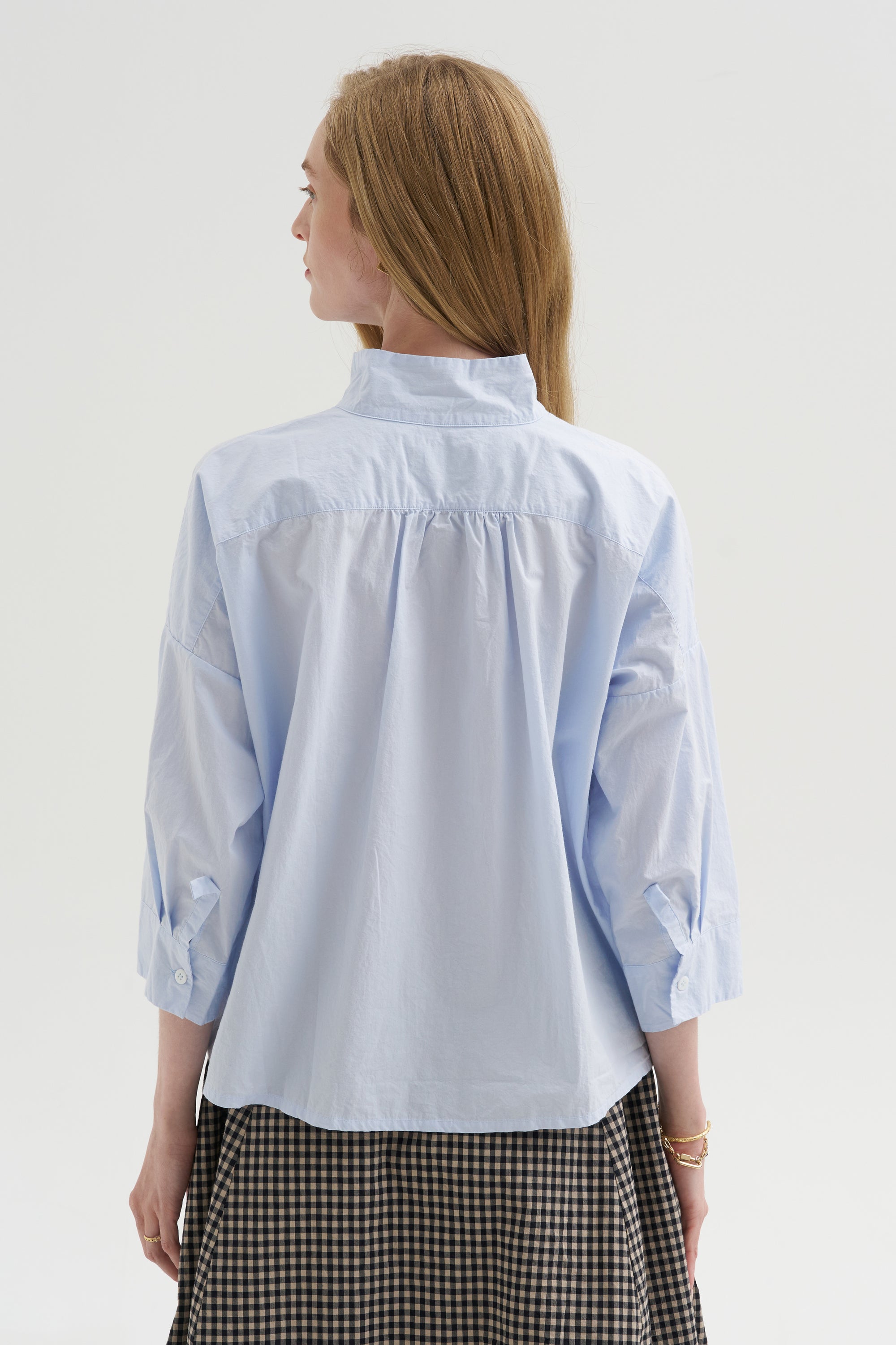 Claudia Shirt, Azur