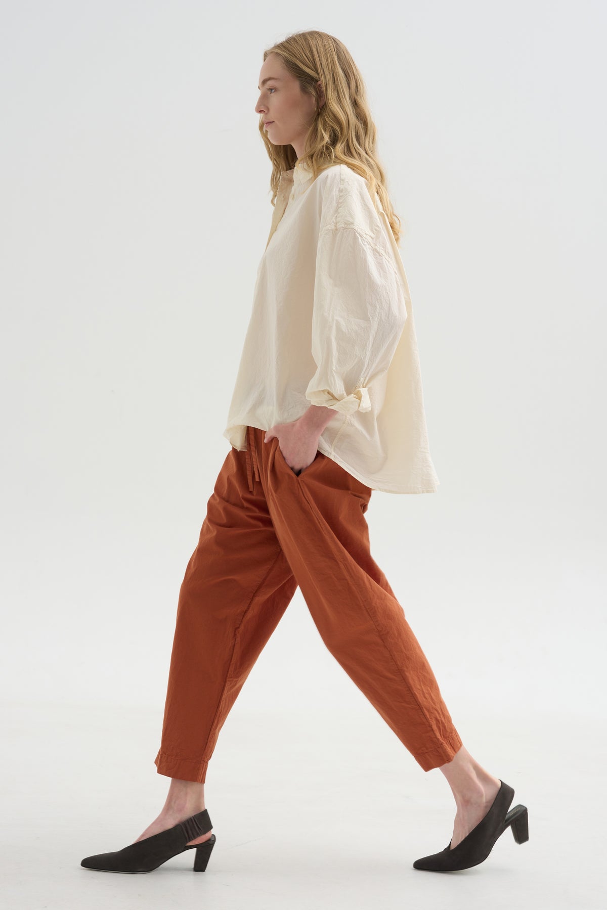 Tippy Pant, Brick