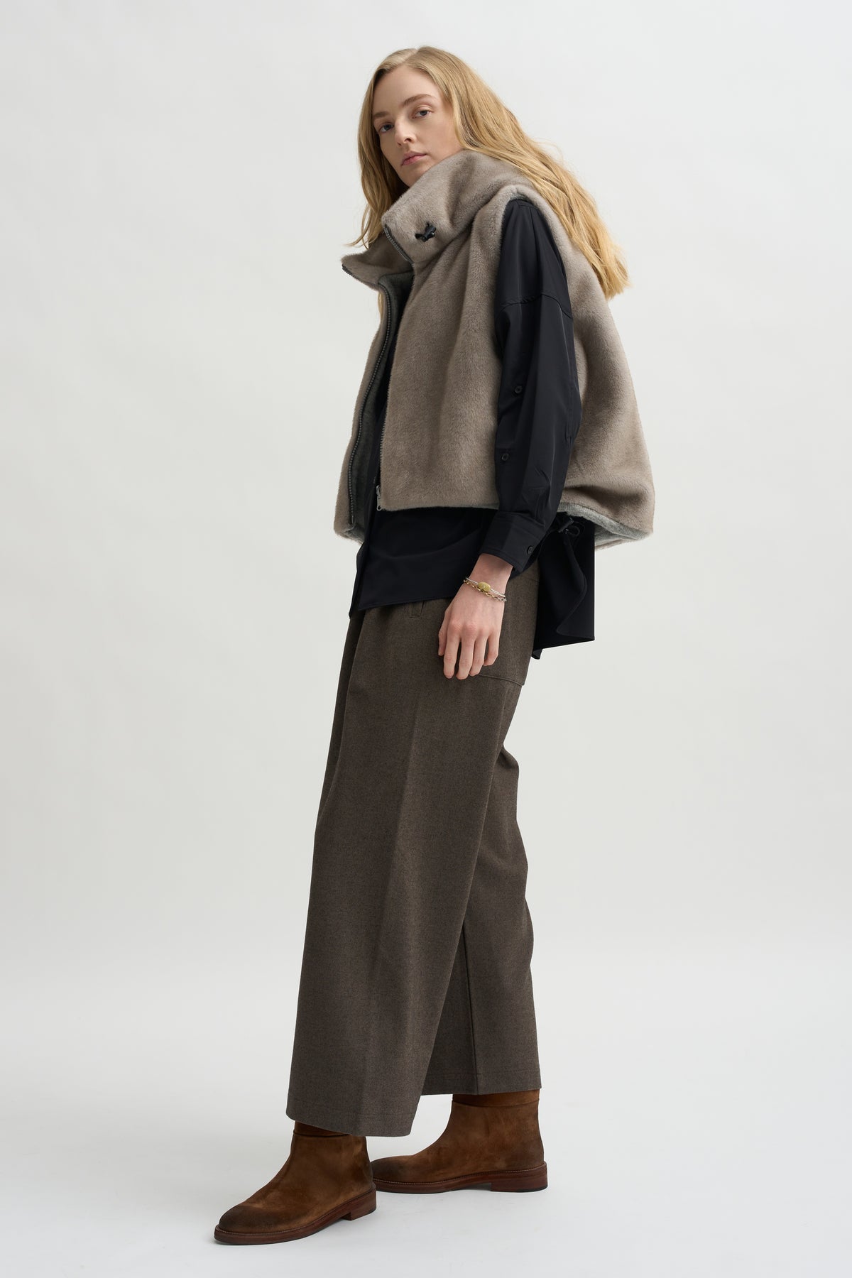 Orah Hoody Cropped Vest, Mink