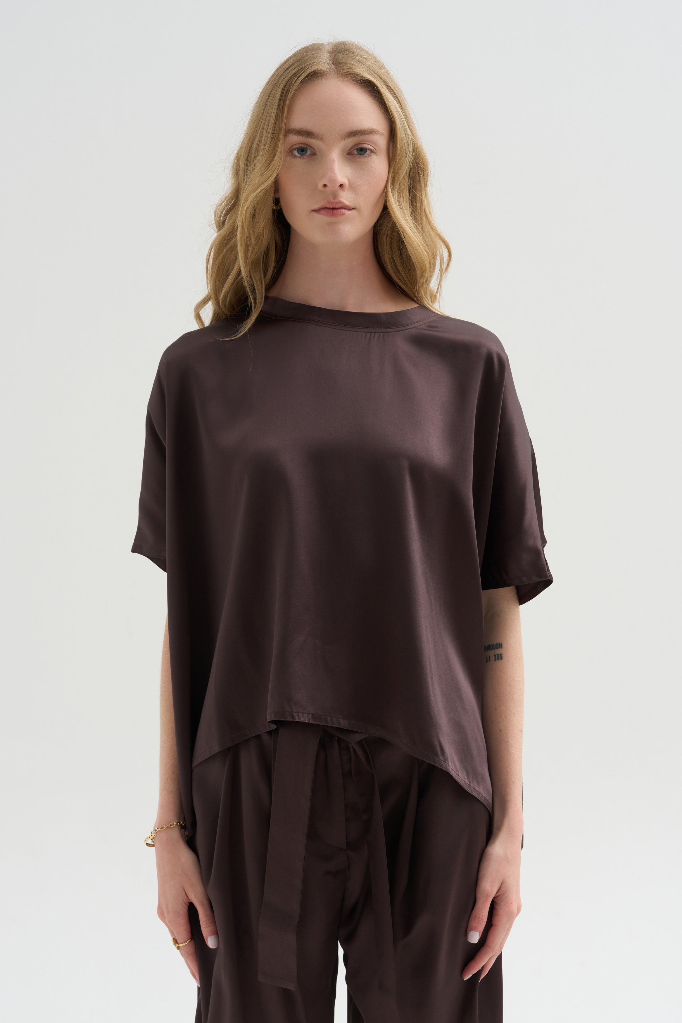 Easy T-shirt Crepe Satin, Black Wood – Kick Pleat