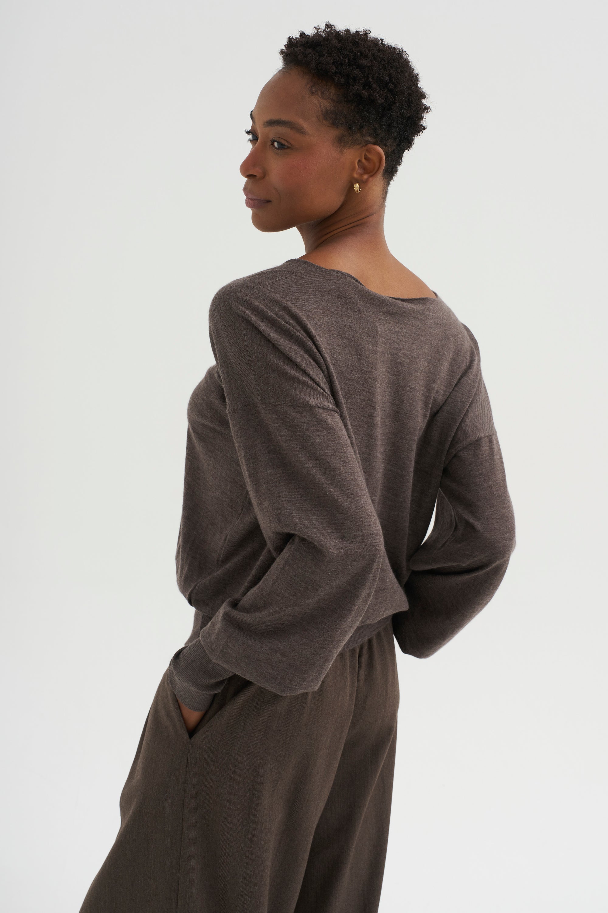 V-Neck Blause Sweater, Dark Taupe