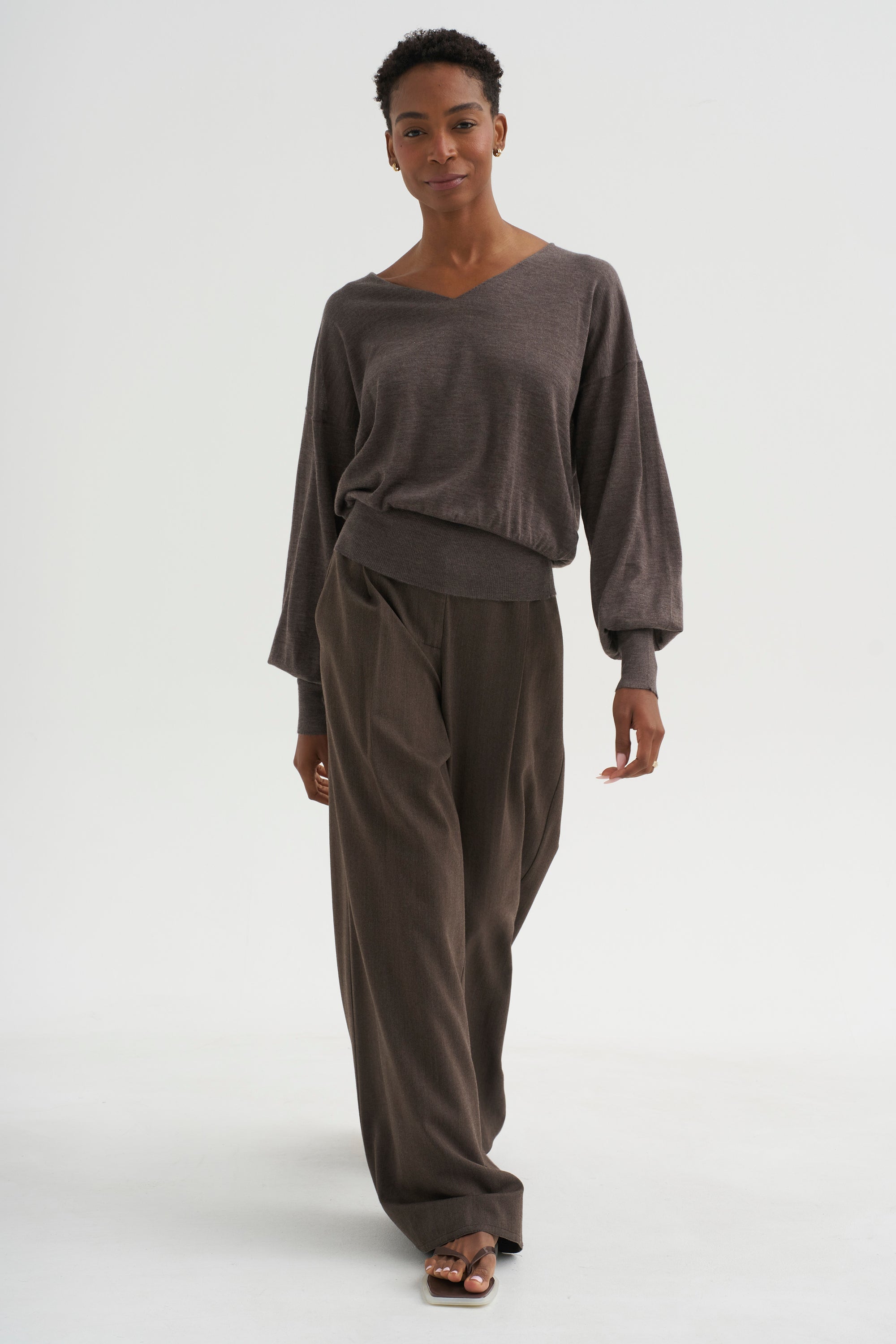 V-Neck Blause Sweater, Dark Taupe