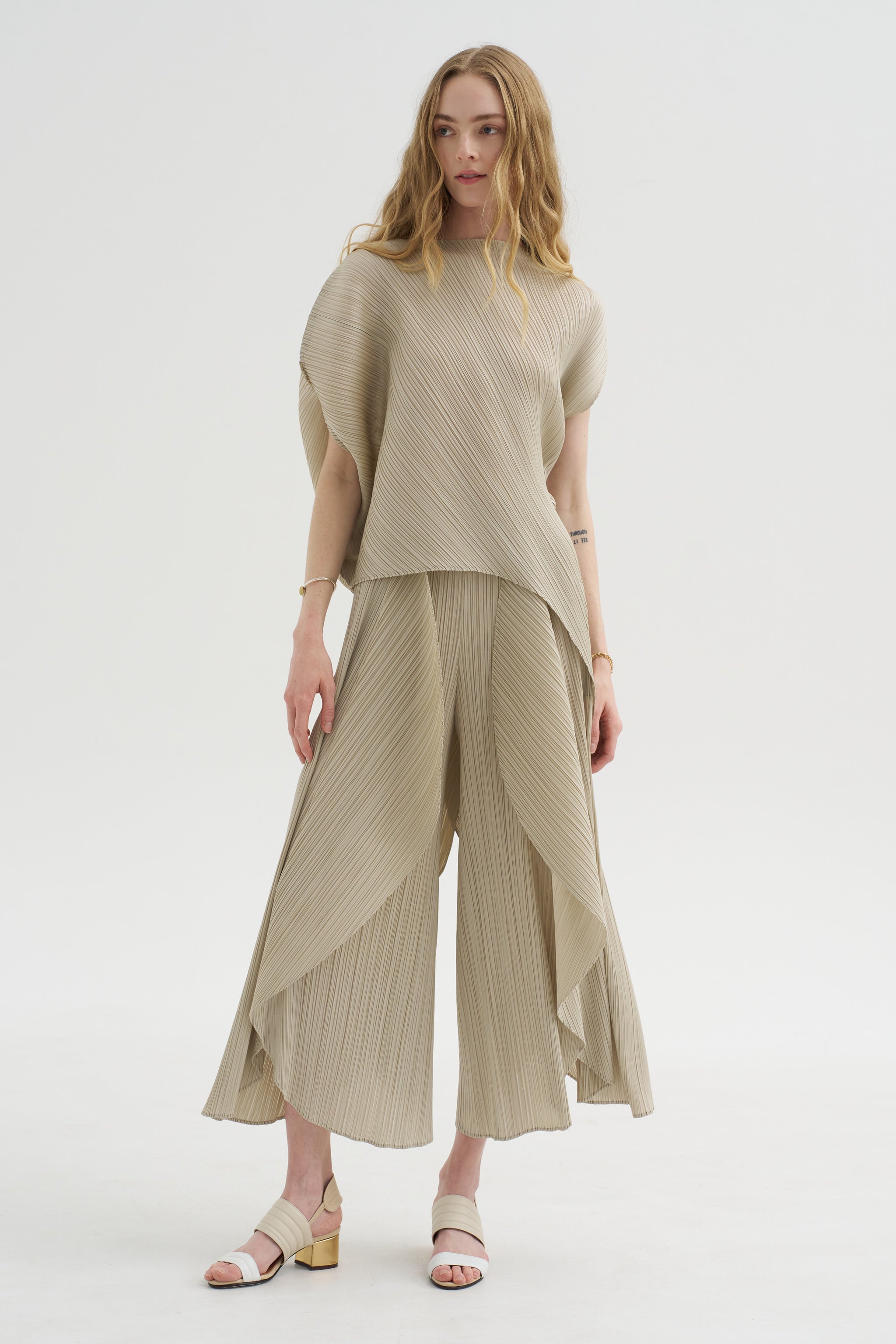 Leaf Pants, Greige – Kick Pleat