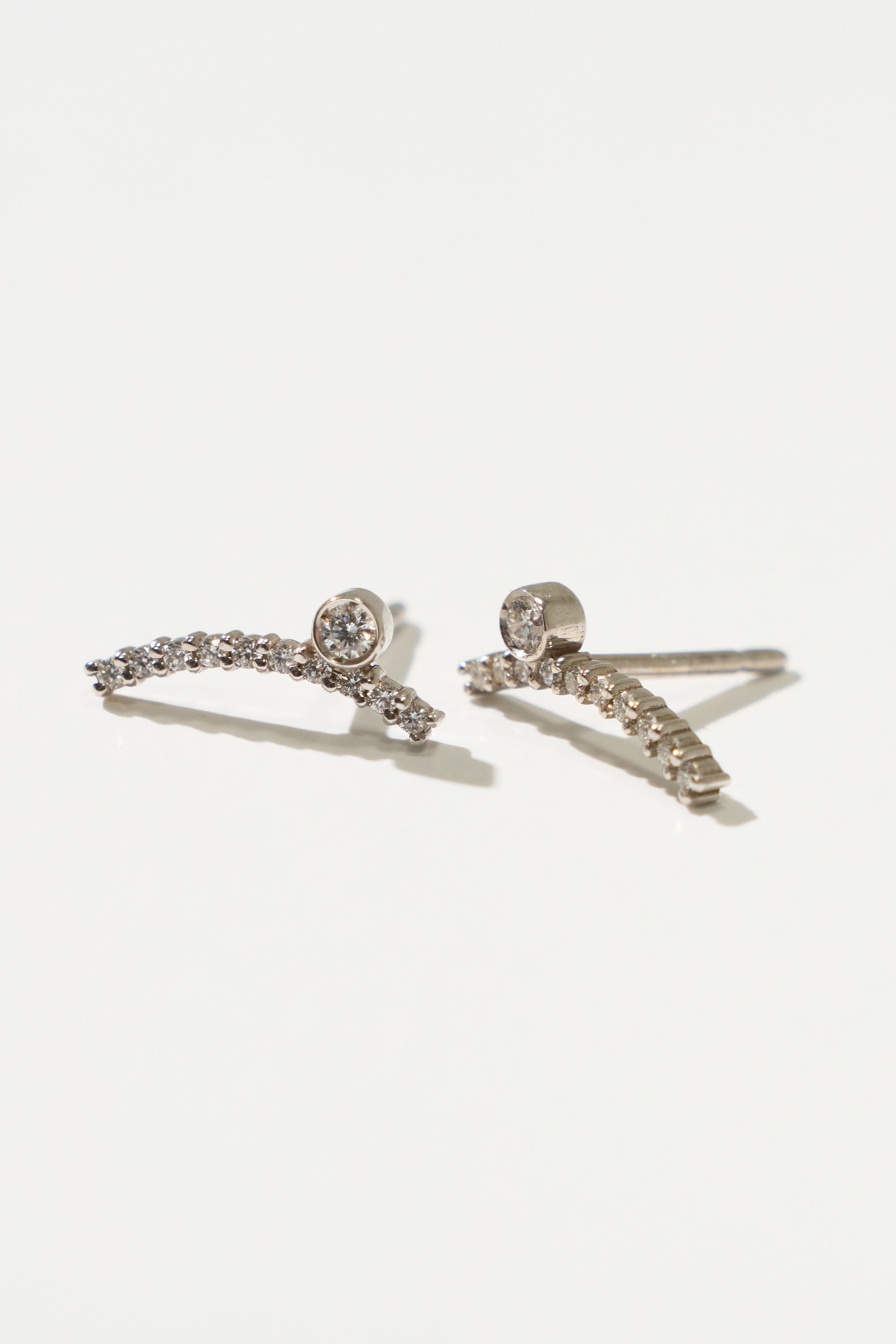 Acu Wink Single Stud Pair- Diamond, White Gold