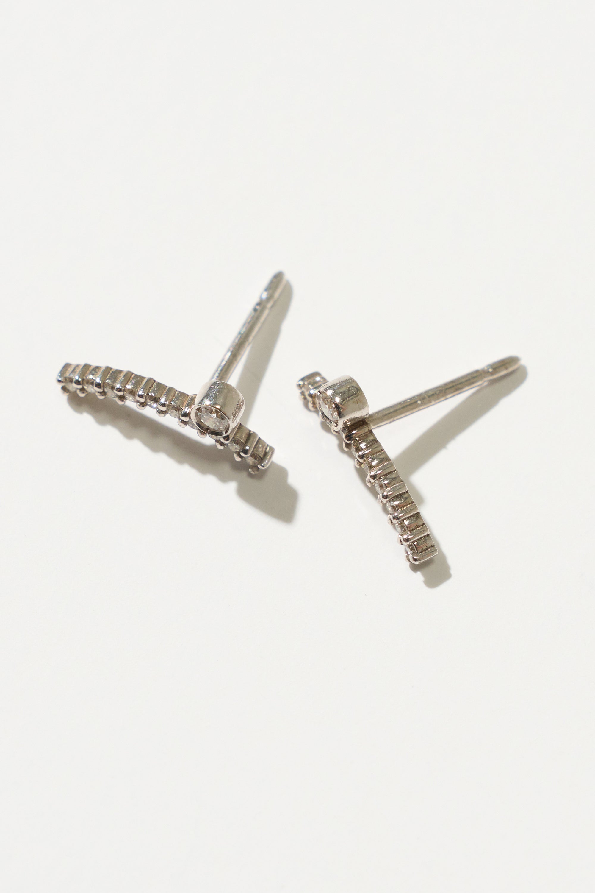 Acu Wink Single Stud Pair- Diamond, White Gold