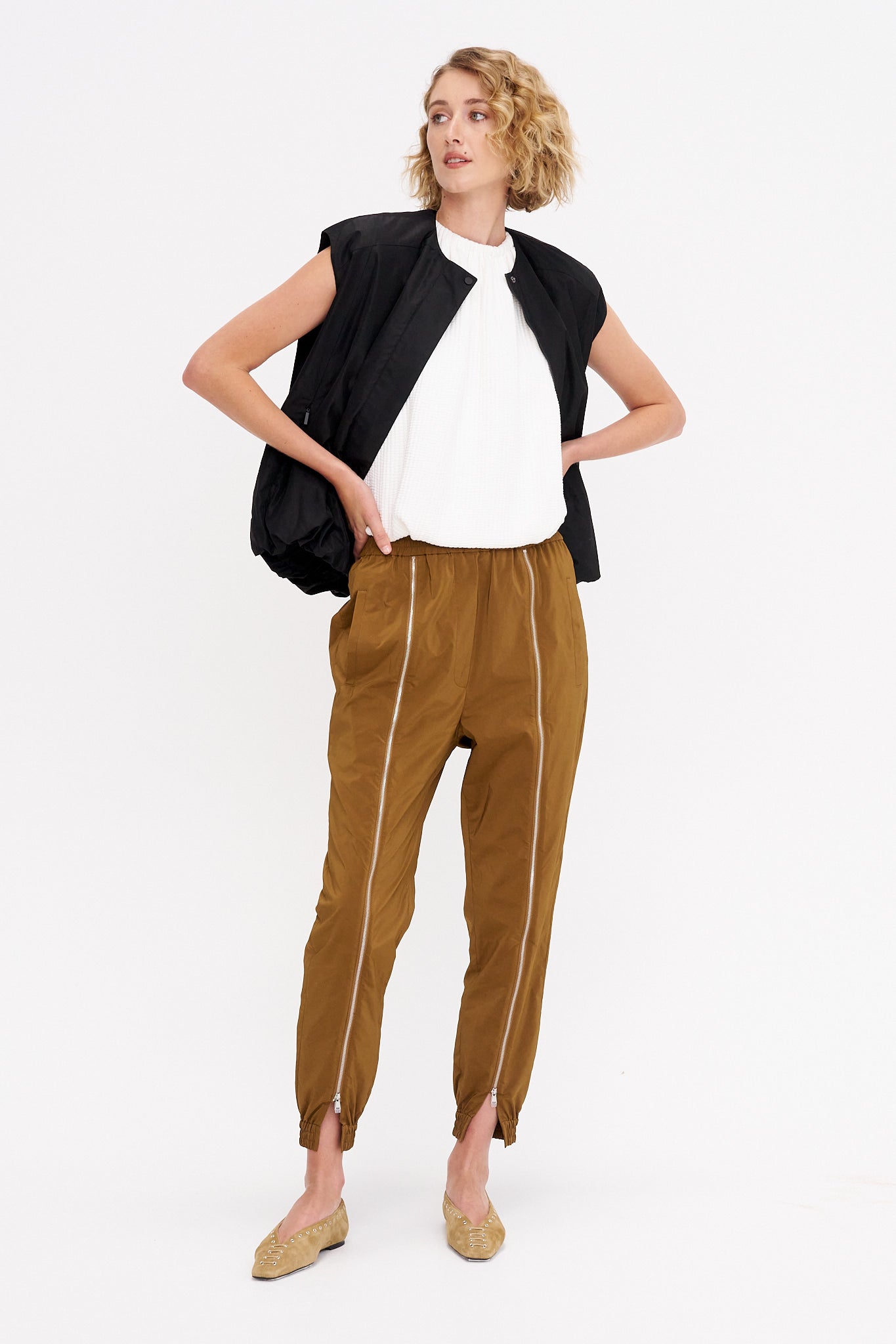 Nylon Zipper Jogger - Short, Brown