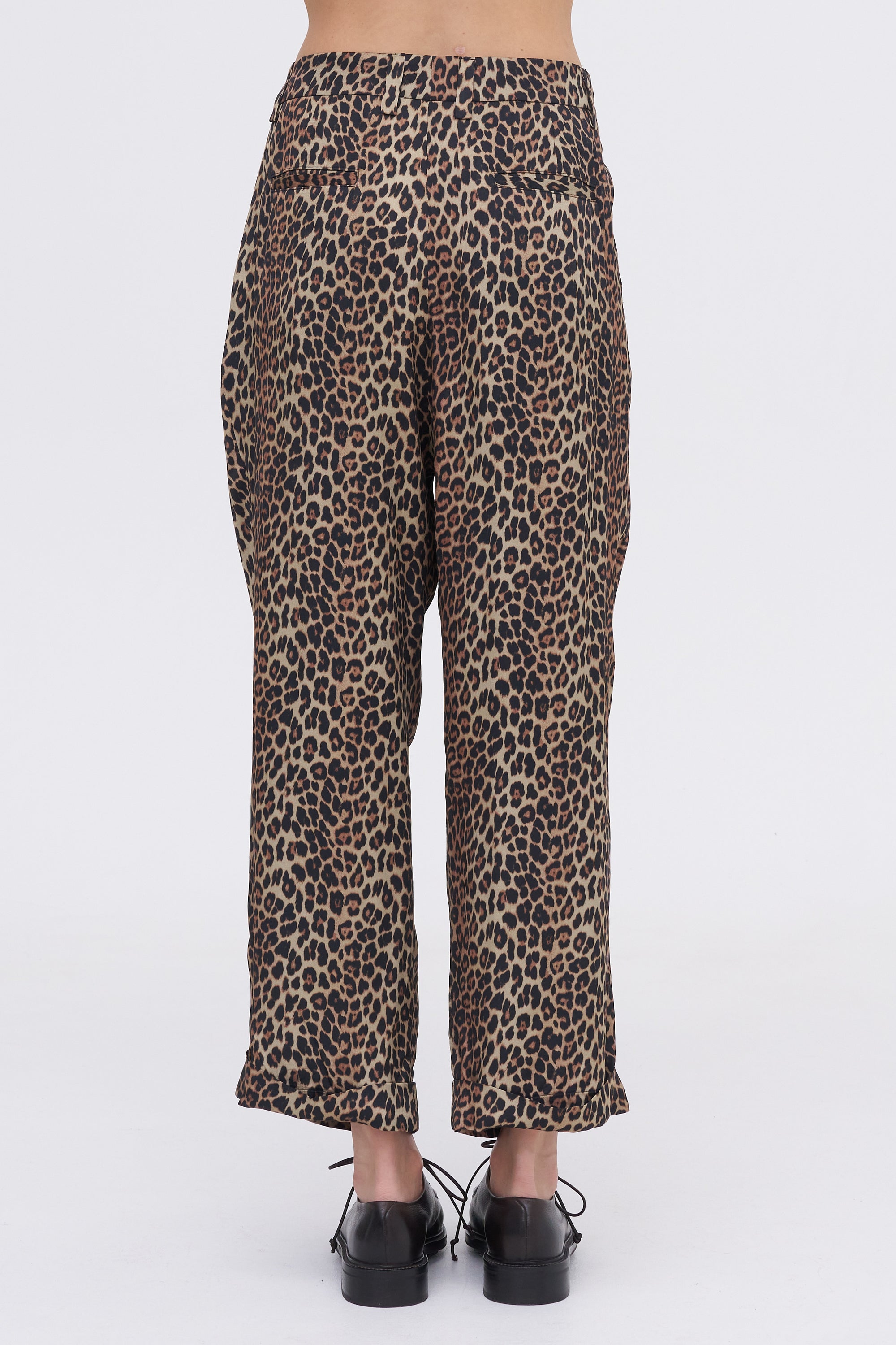 Claire Pant, Leopard