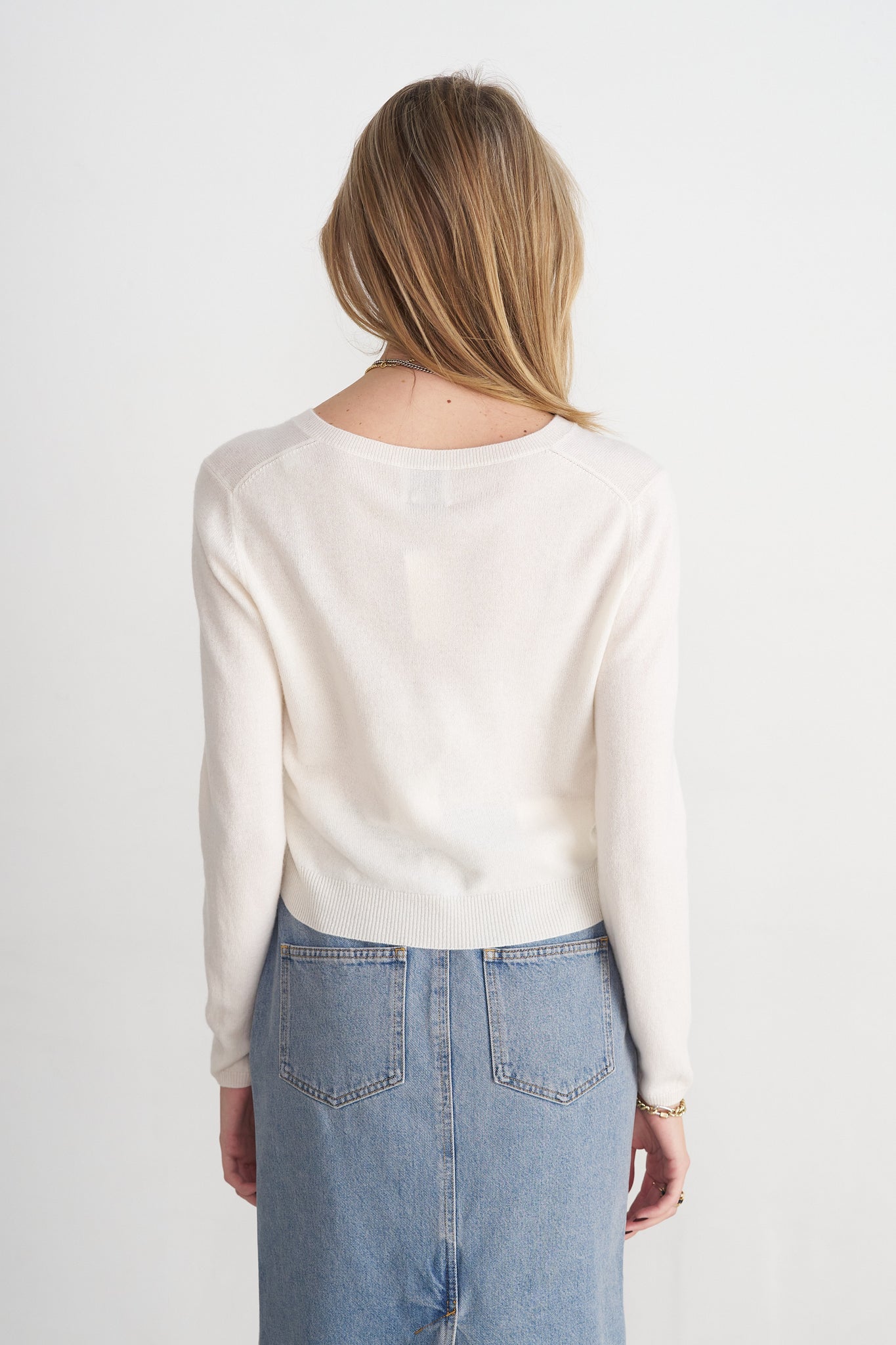 Allude - V-Neck Sweater, Fleur De Sel