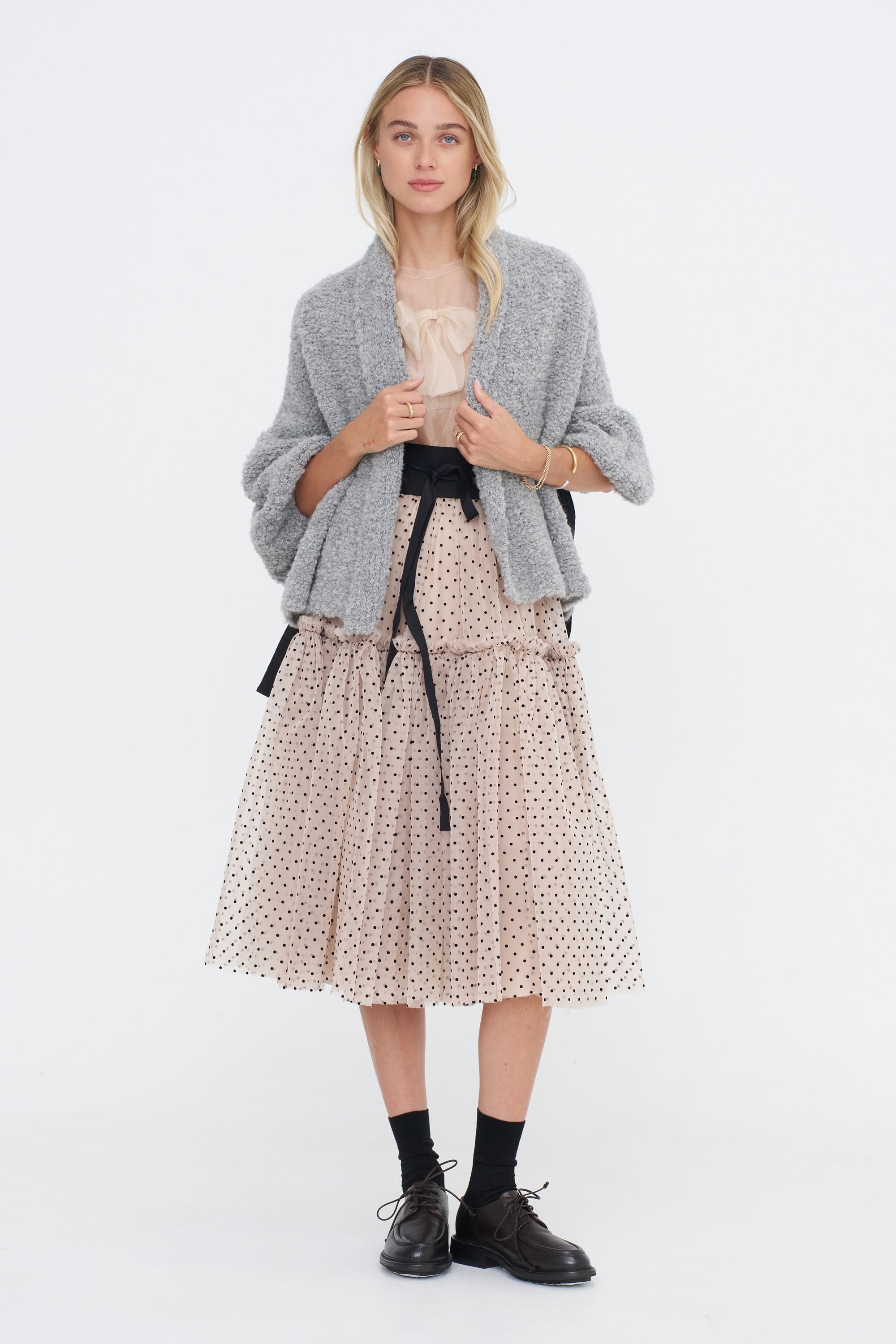 Horizontal Bow Top, Almond