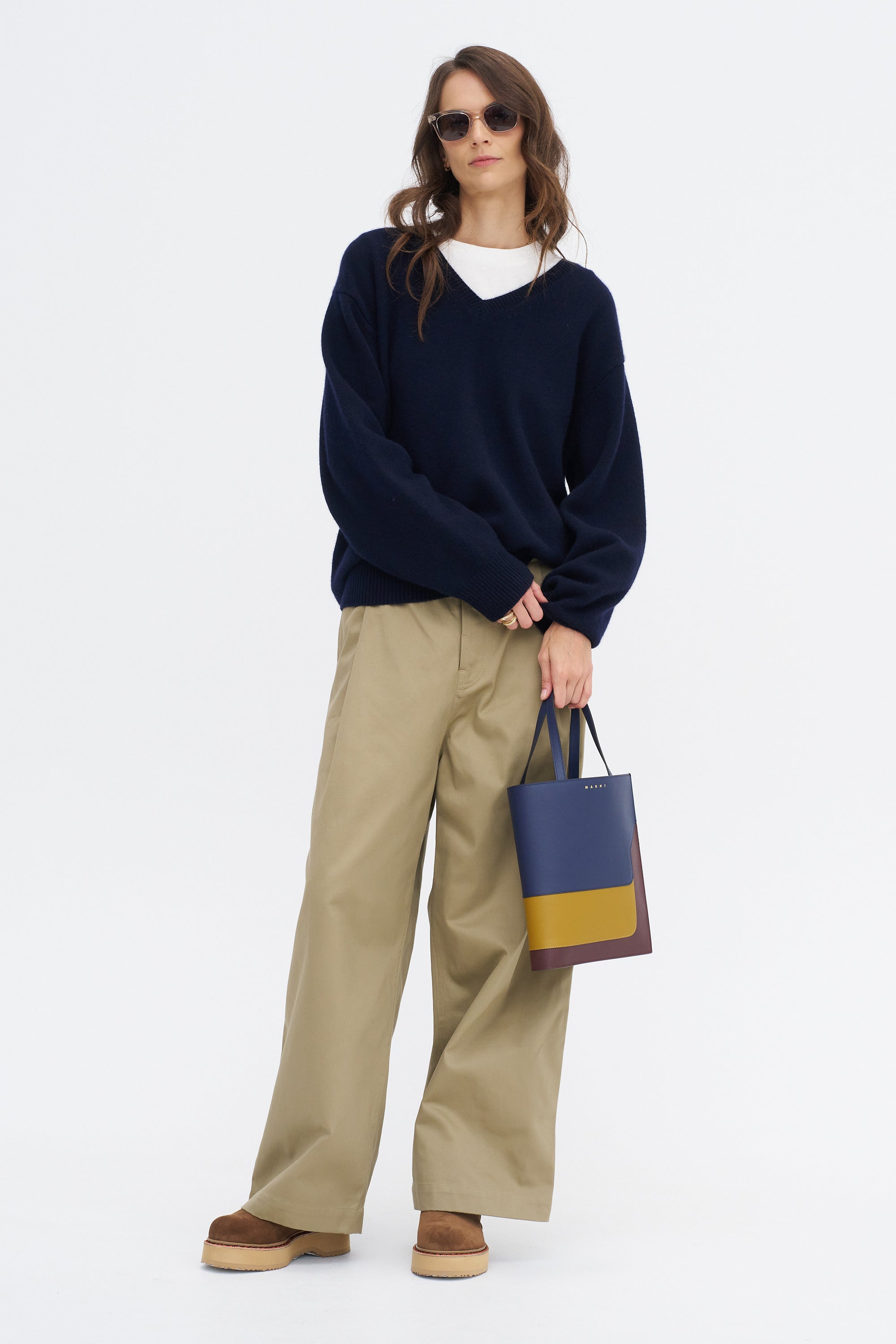 Mann Ycash - 3 Ply Cashmere V-Neck, Midnight