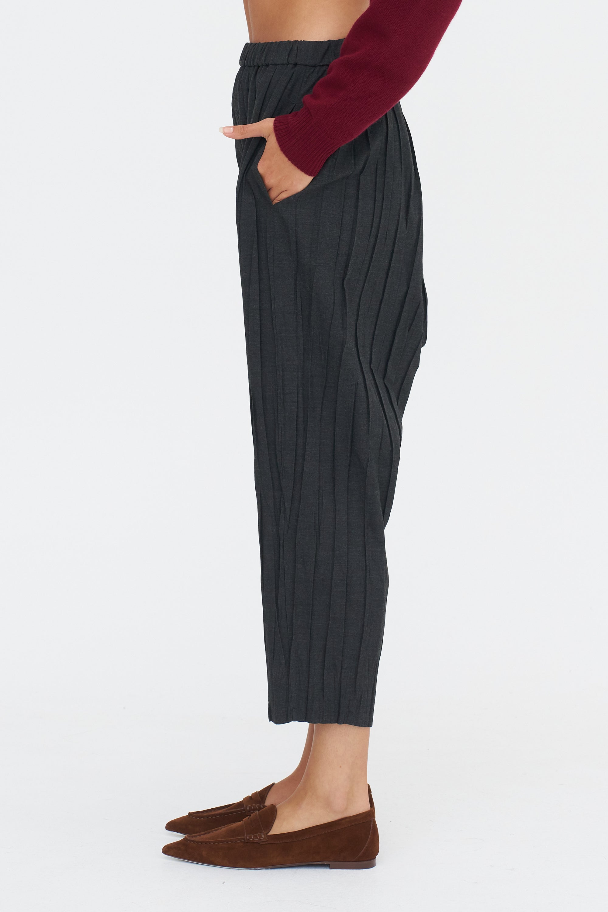 Stretch Pleated Pants, Charcoal