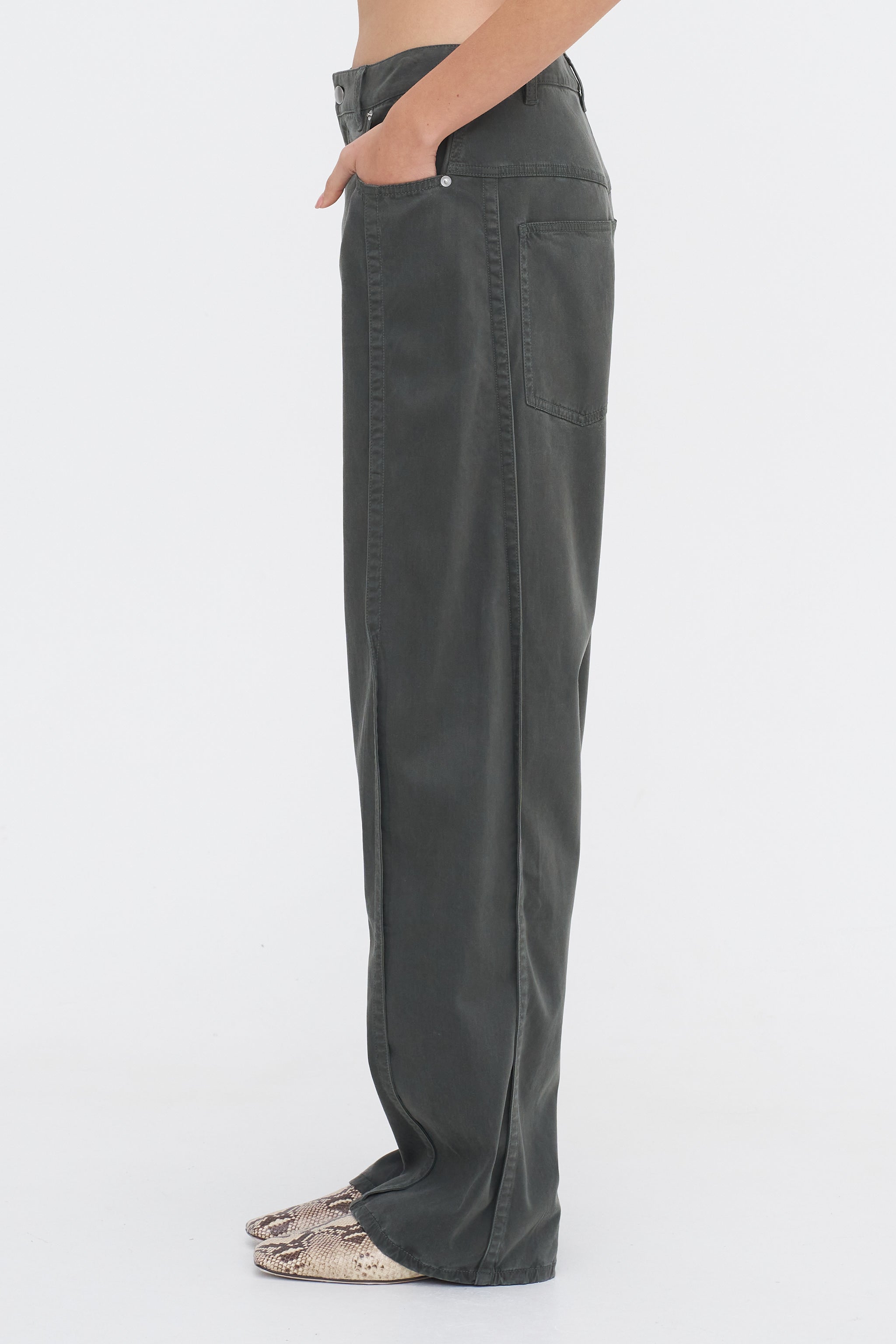 Tibi Garment Dyed Stretch Twill Tuck Pant, Grey – Kick Pleat