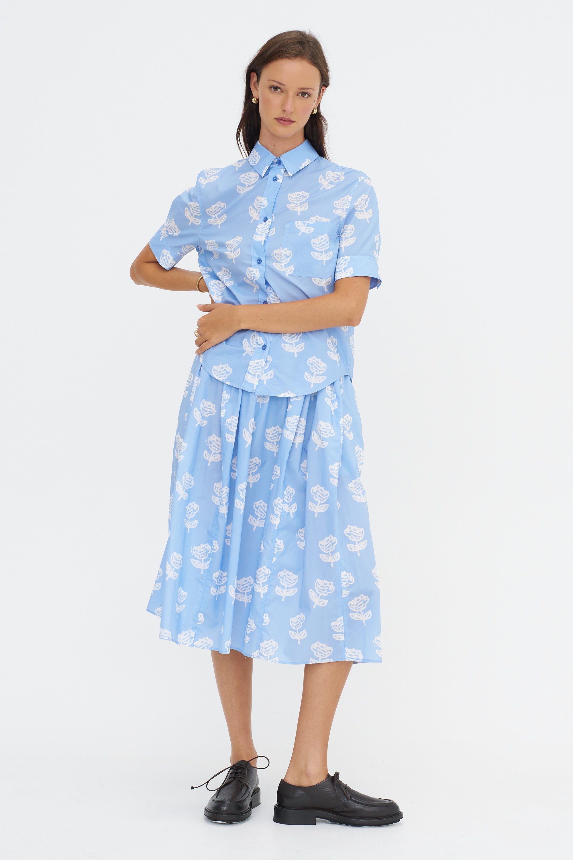 Sprayed Roses Short Sleeve Shirt, Irisblue