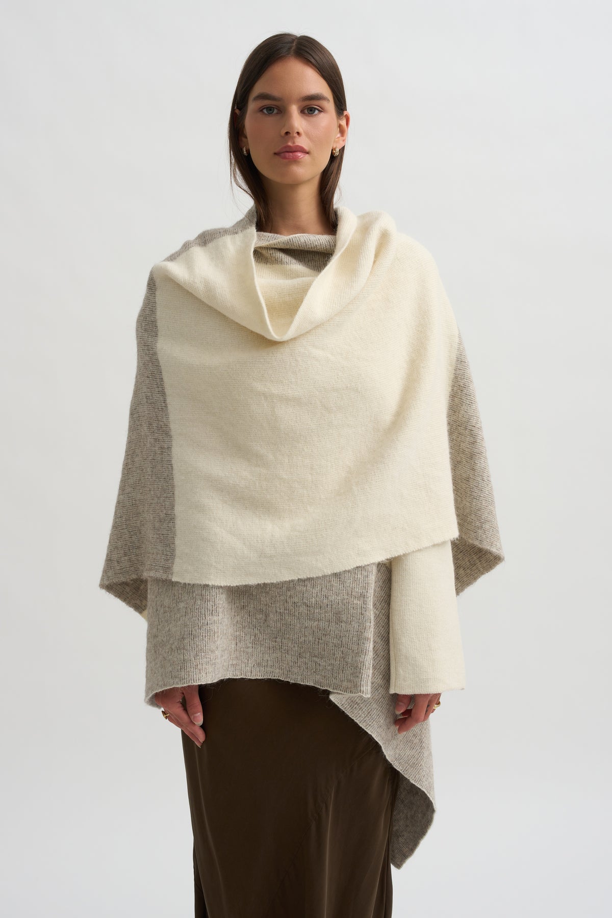 Block Wrap Mantle, White &amp; Grey