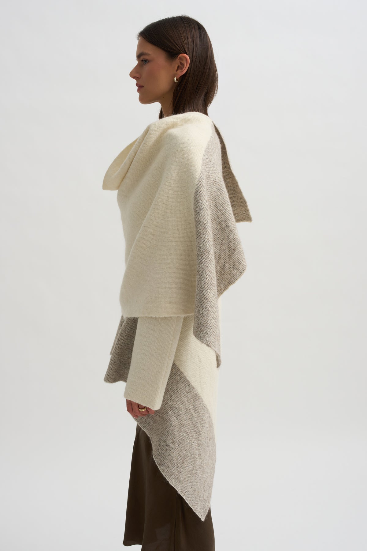 Block Wrap Mantle, White &amp; Grey