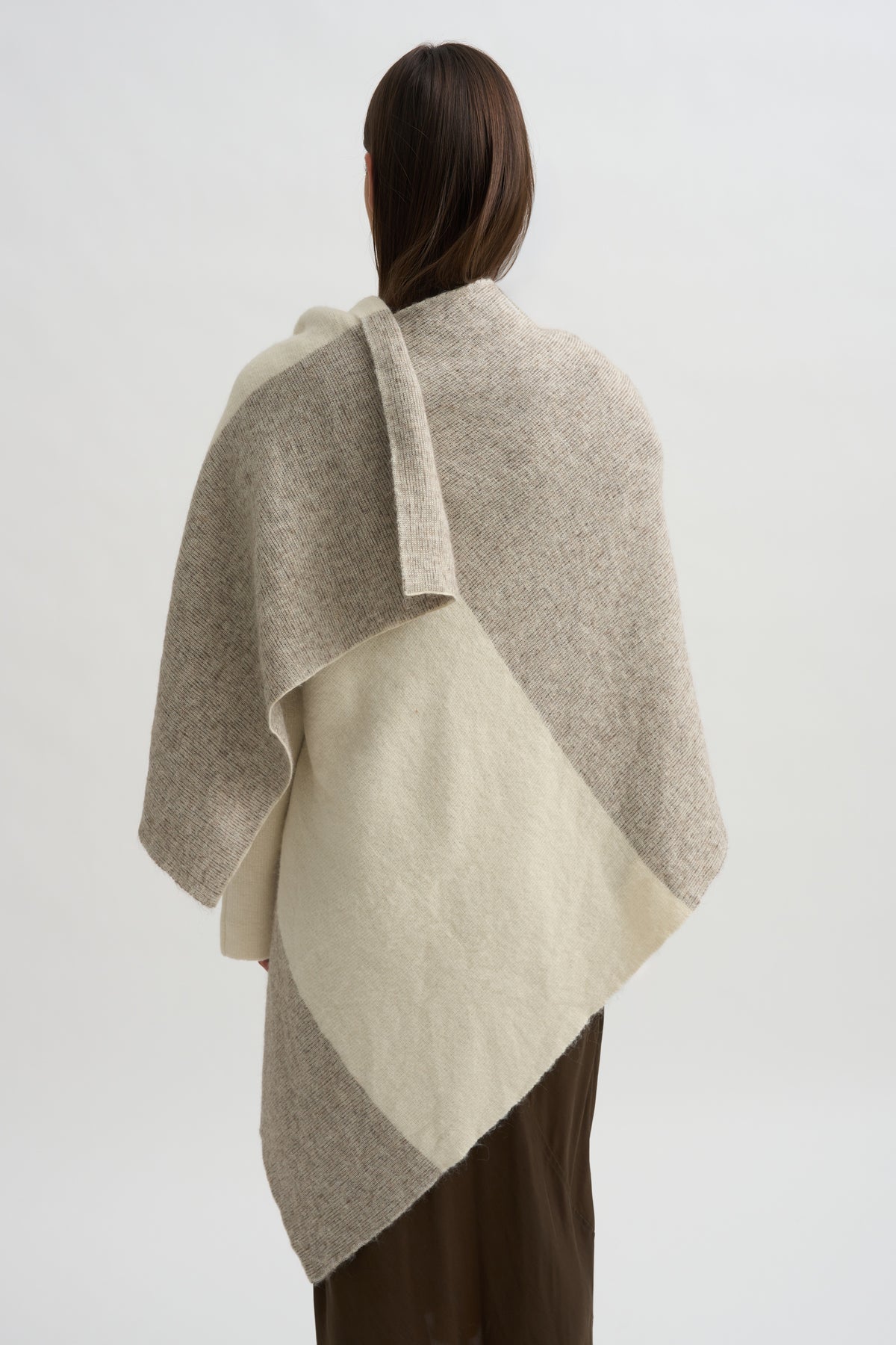 Block Wrap Mantle, White &amp; Grey