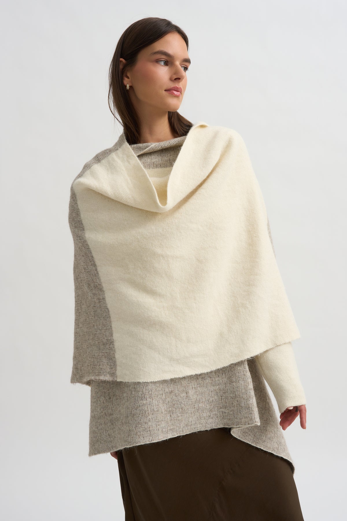 Block Wrap Mantle, White &amp; Grey