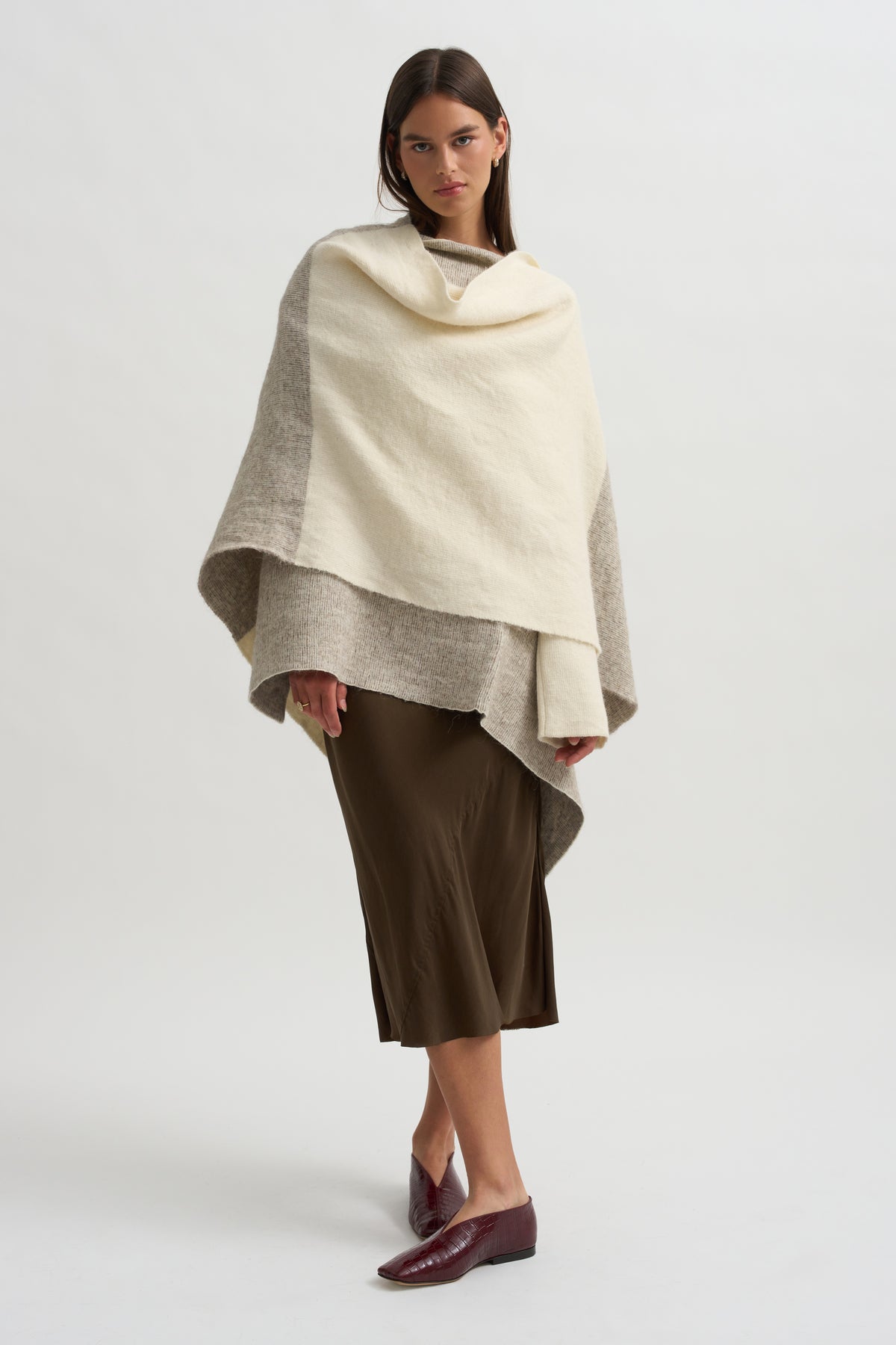 Block Wrap Mantle, White &amp; Grey