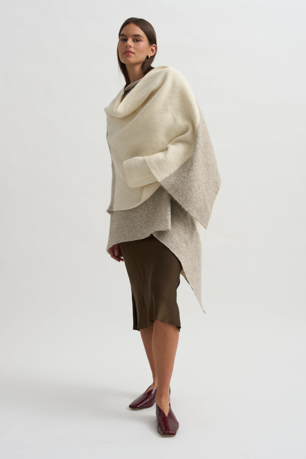 Block Wrap Mantle, White &amp; Grey