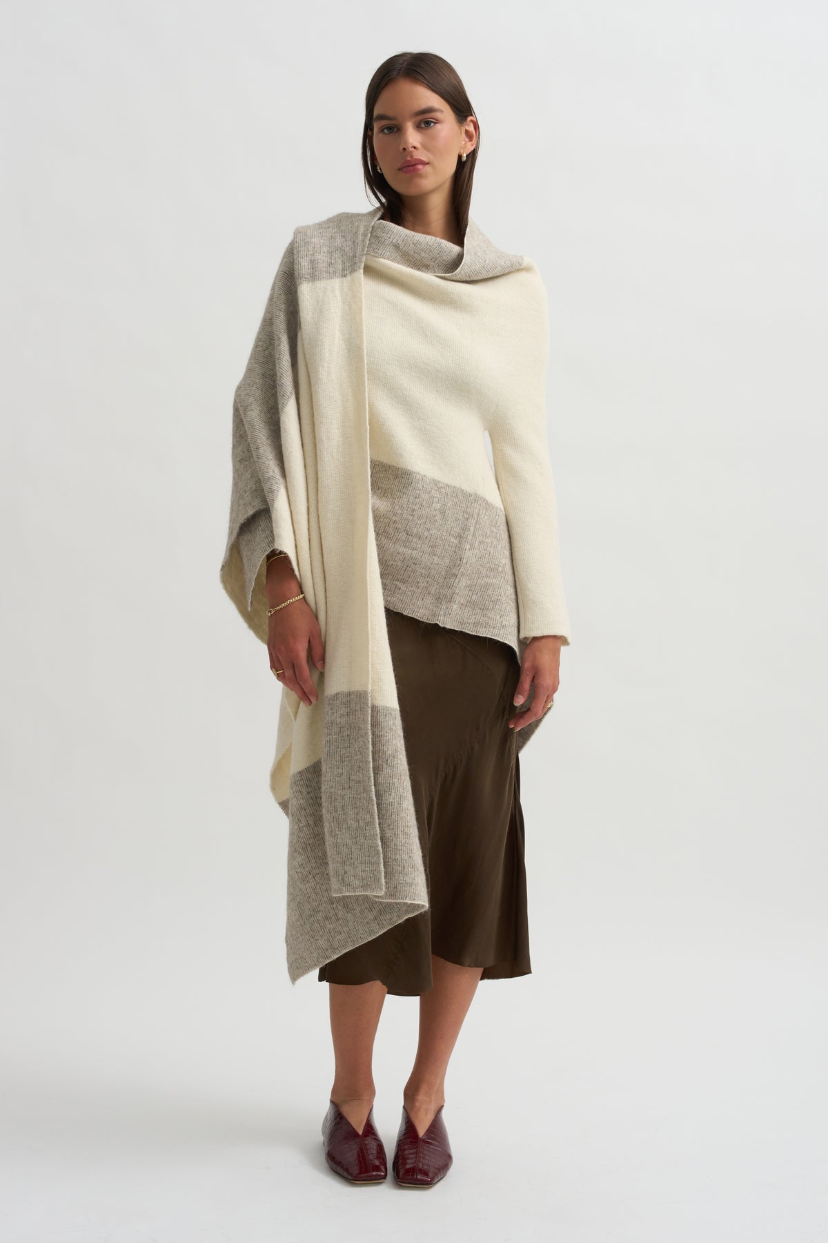 Block Wrap Mantle, White &amp; Grey