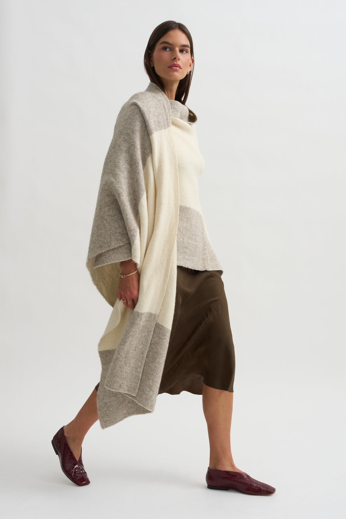 Block Wrap Mantle, White &amp; Grey
