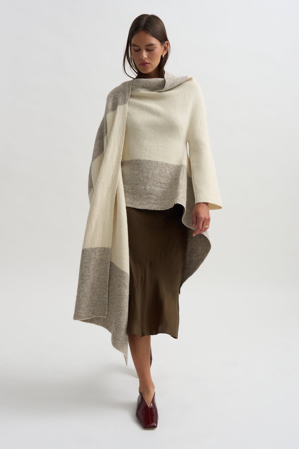 Block Wrap Mantle, White &amp; Grey