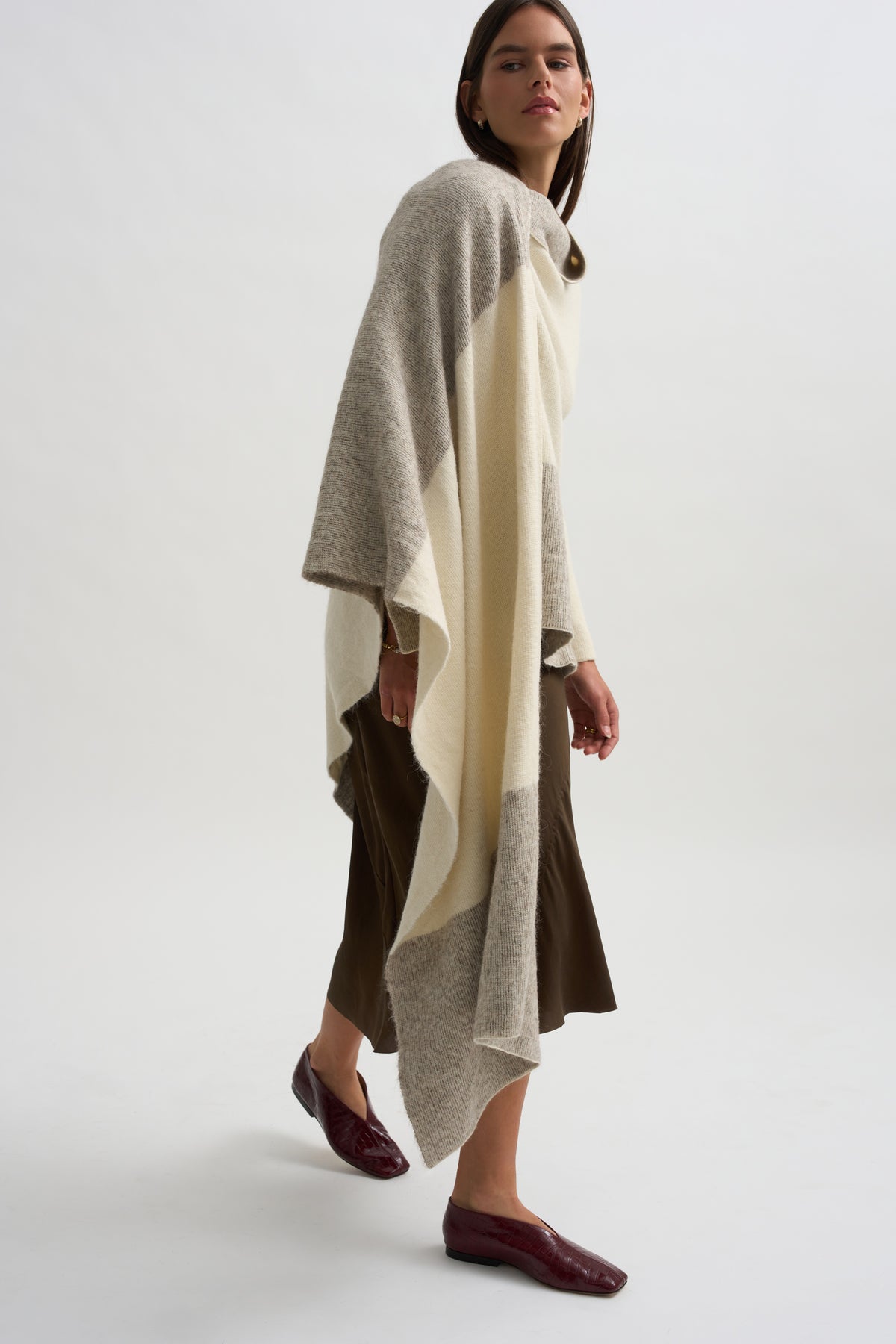 Block Wrap Mantle, White &amp; Grey